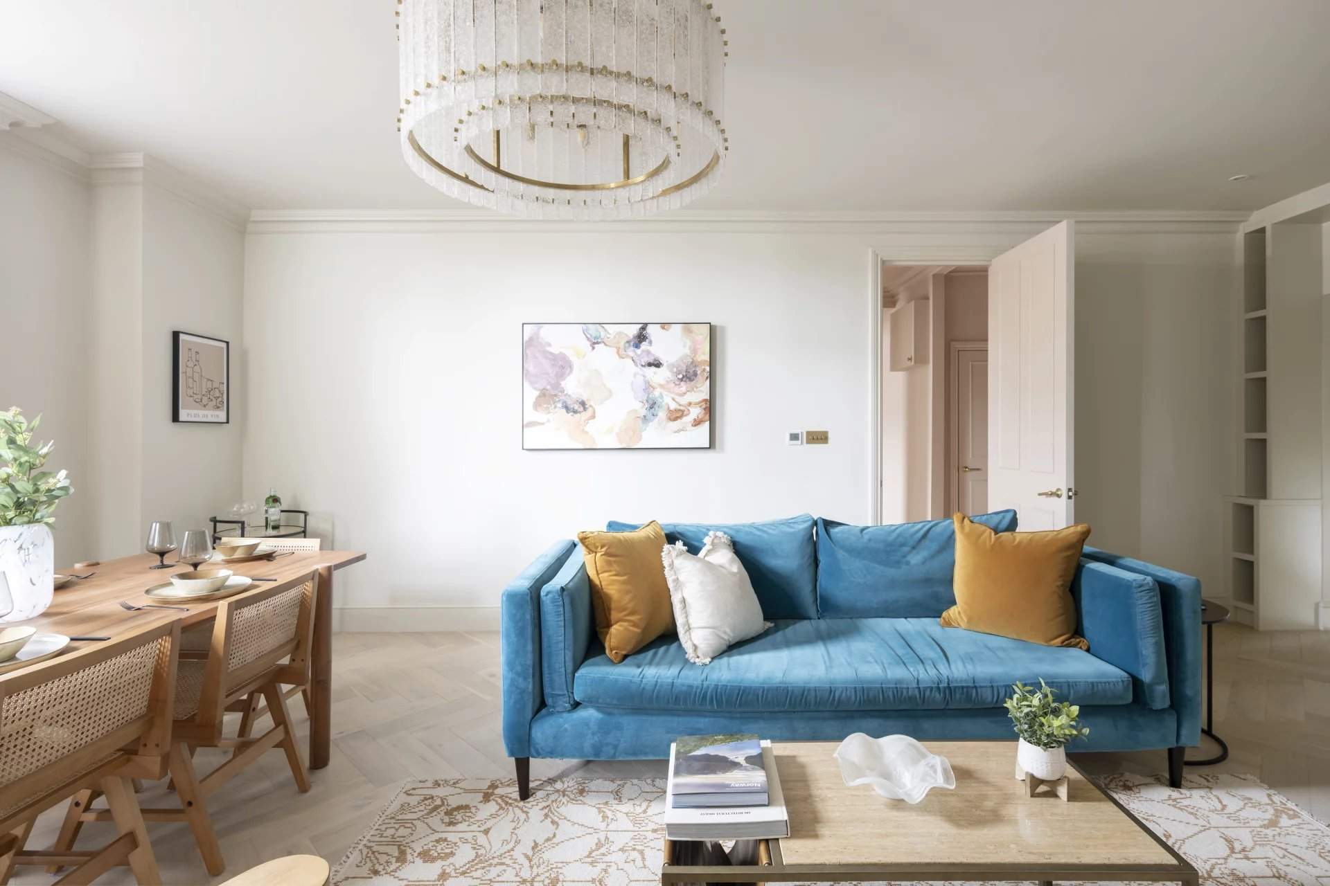 London  - Apartment 3 Bedrooms - picture 2