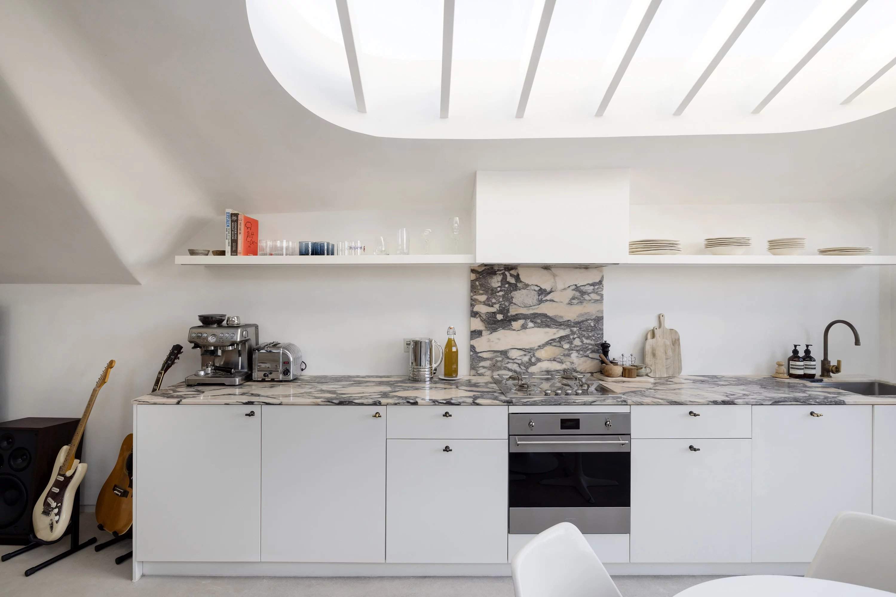 London  - Apartment 2 Bedrooms - picture 2