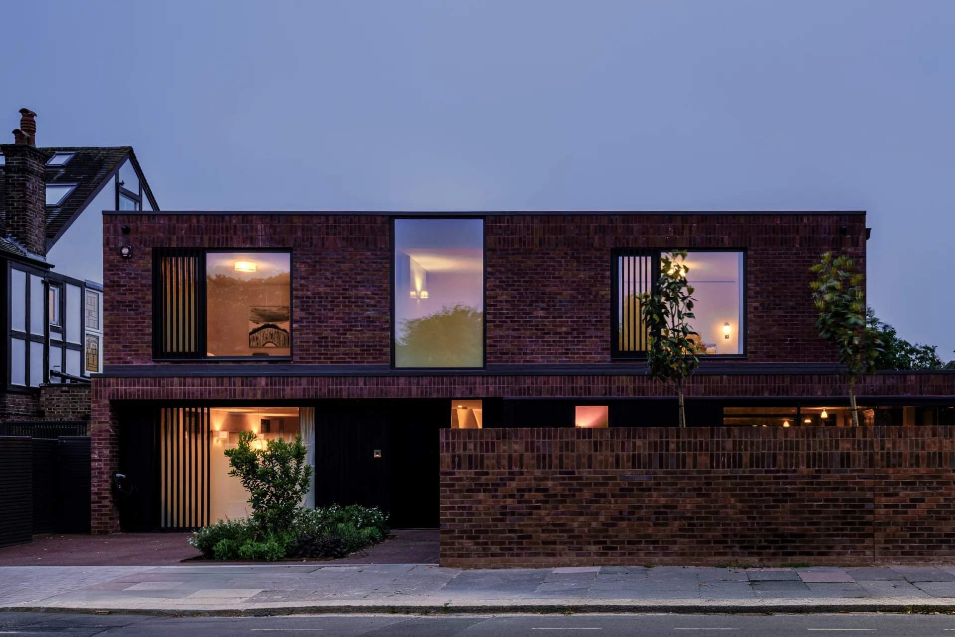 London  - House 5 Bedrooms - picture 1