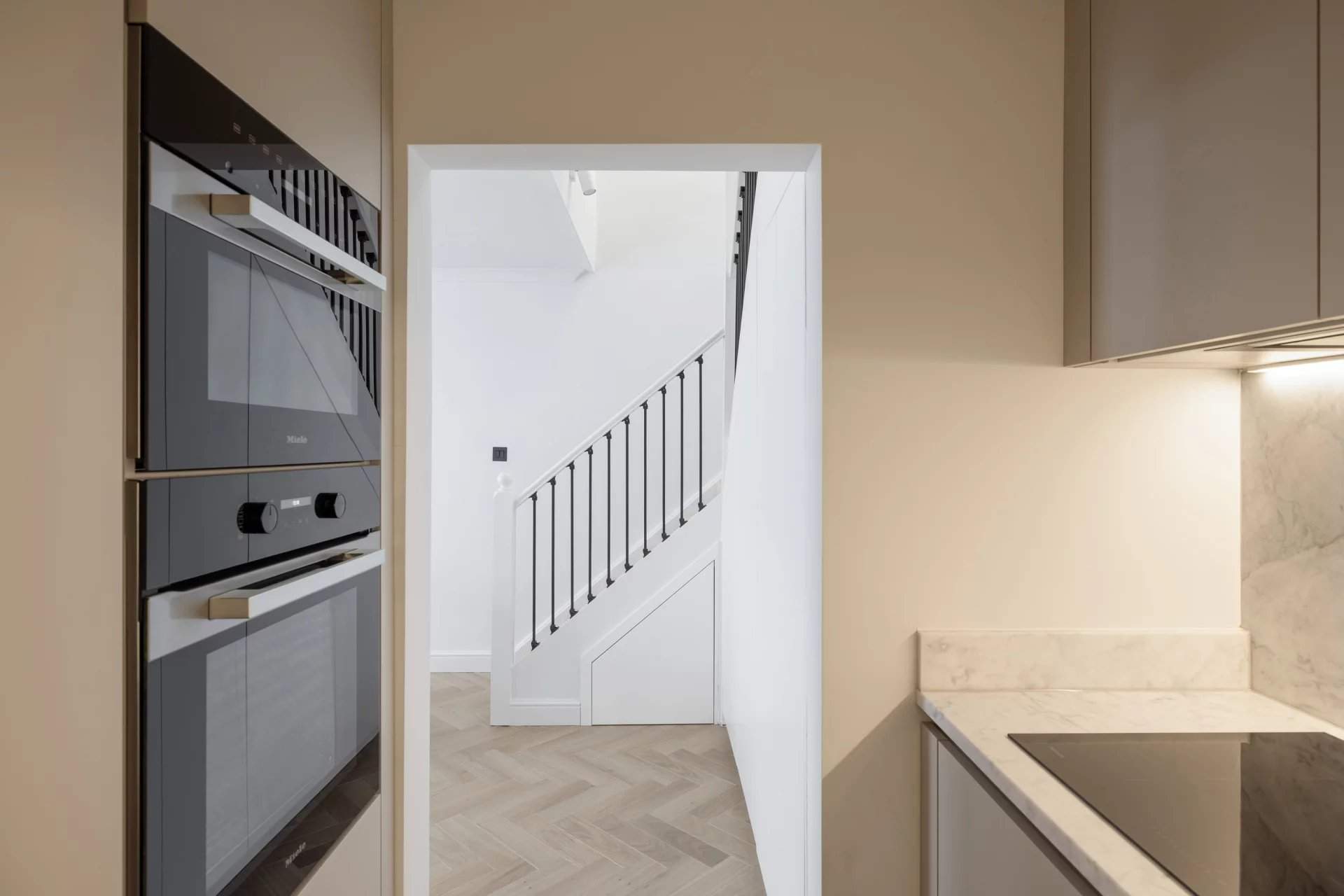 London  - House 3 Bedrooms - picture 7