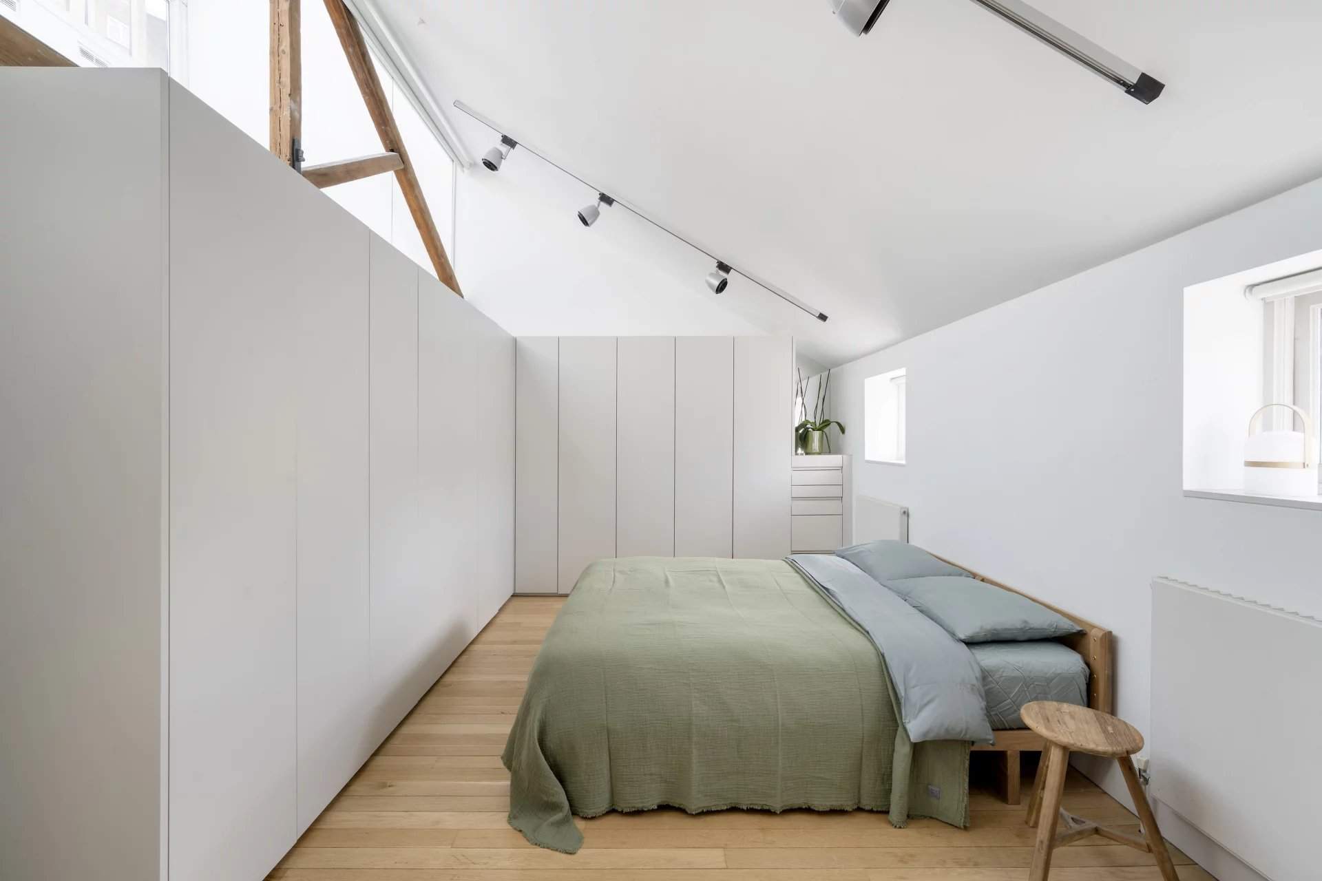 London  - House 3 Bedrooms - picture 10