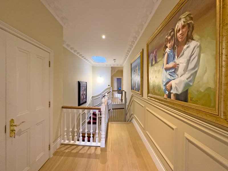 London  - House 6 Bedrooms - picture 10