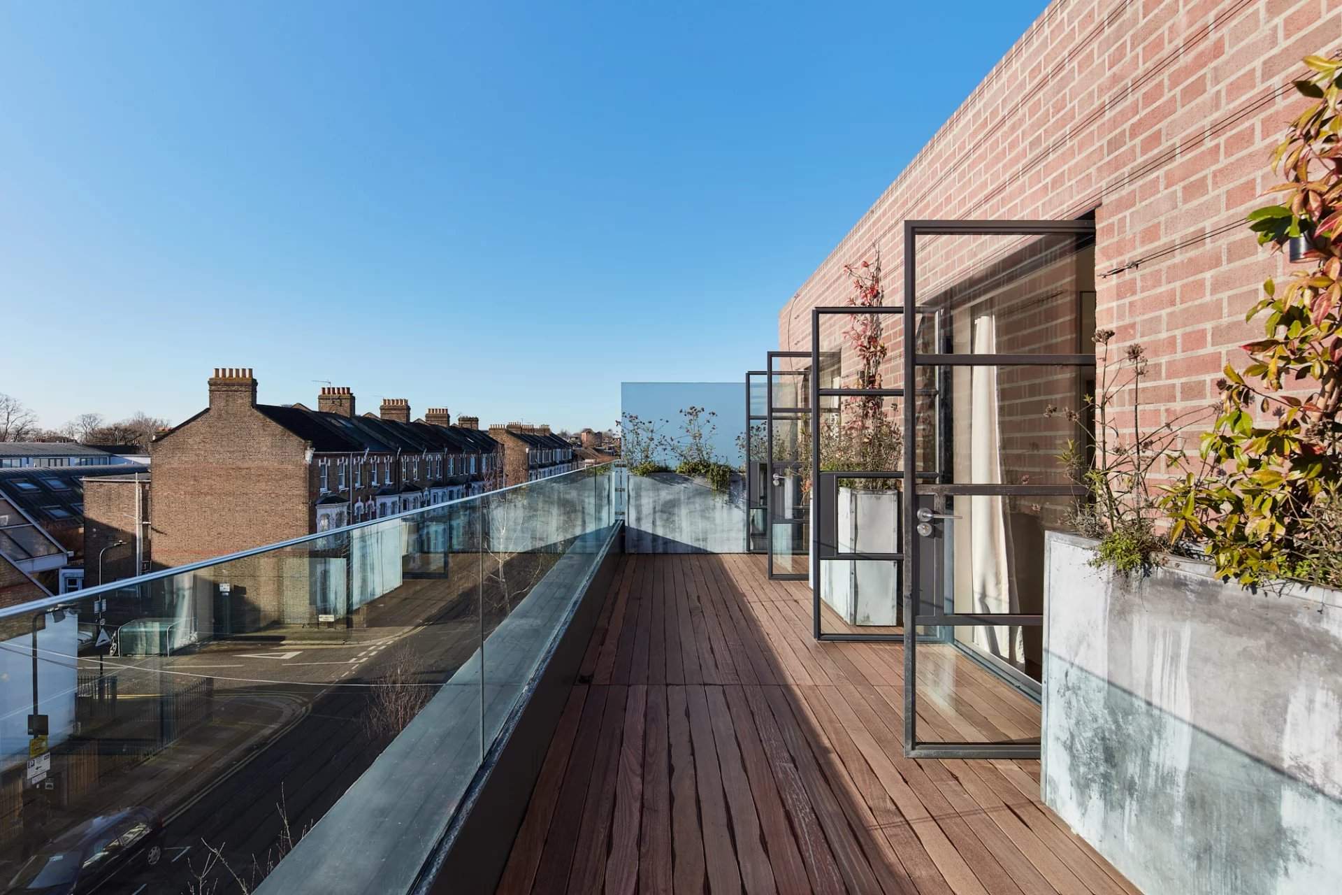 London  - House 5 Bedrooms - picture 19