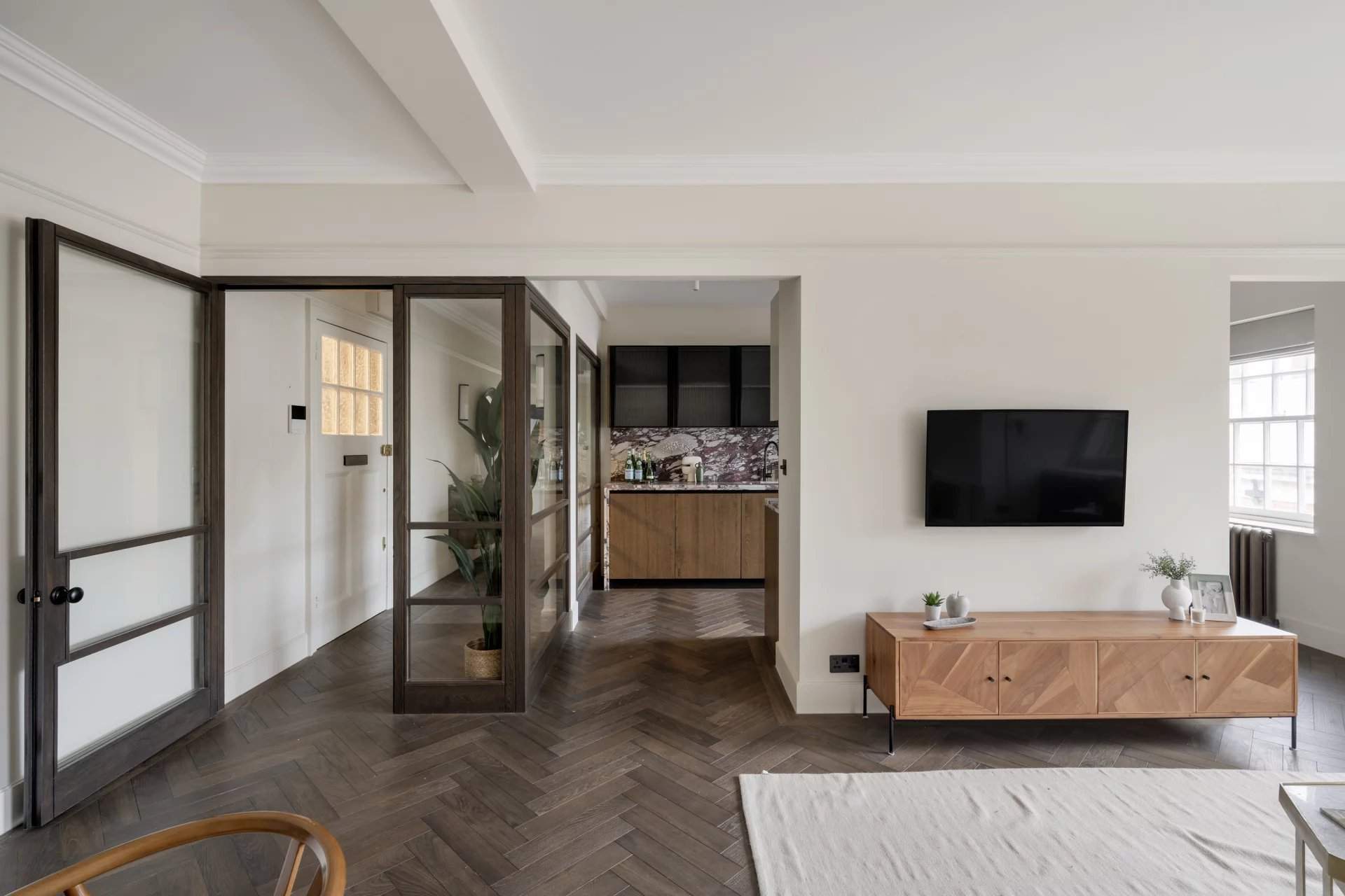 London  - Apartment 2 Bedrooms - picture 3