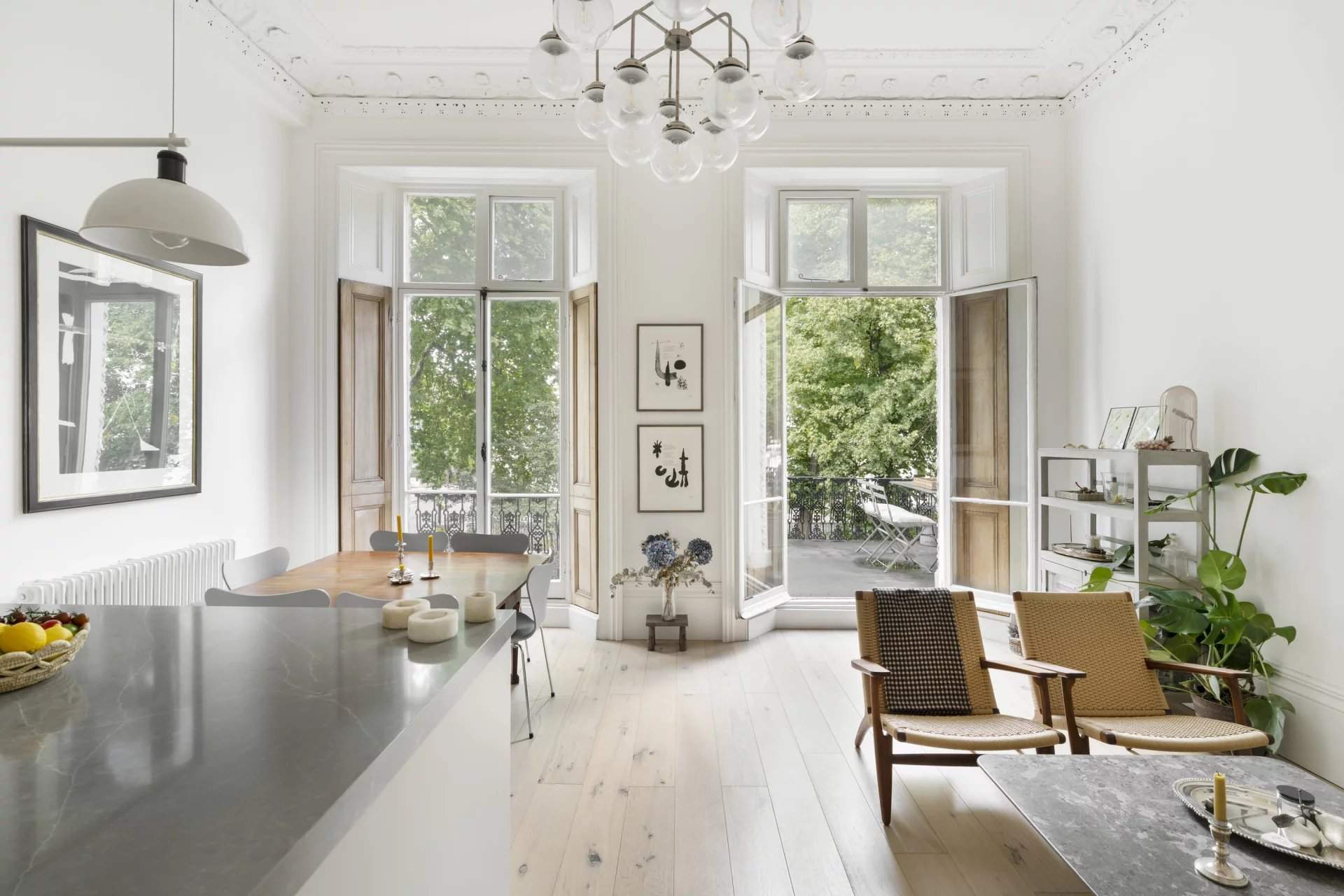 London  - Apartment 2 Bedrooms - picture 1