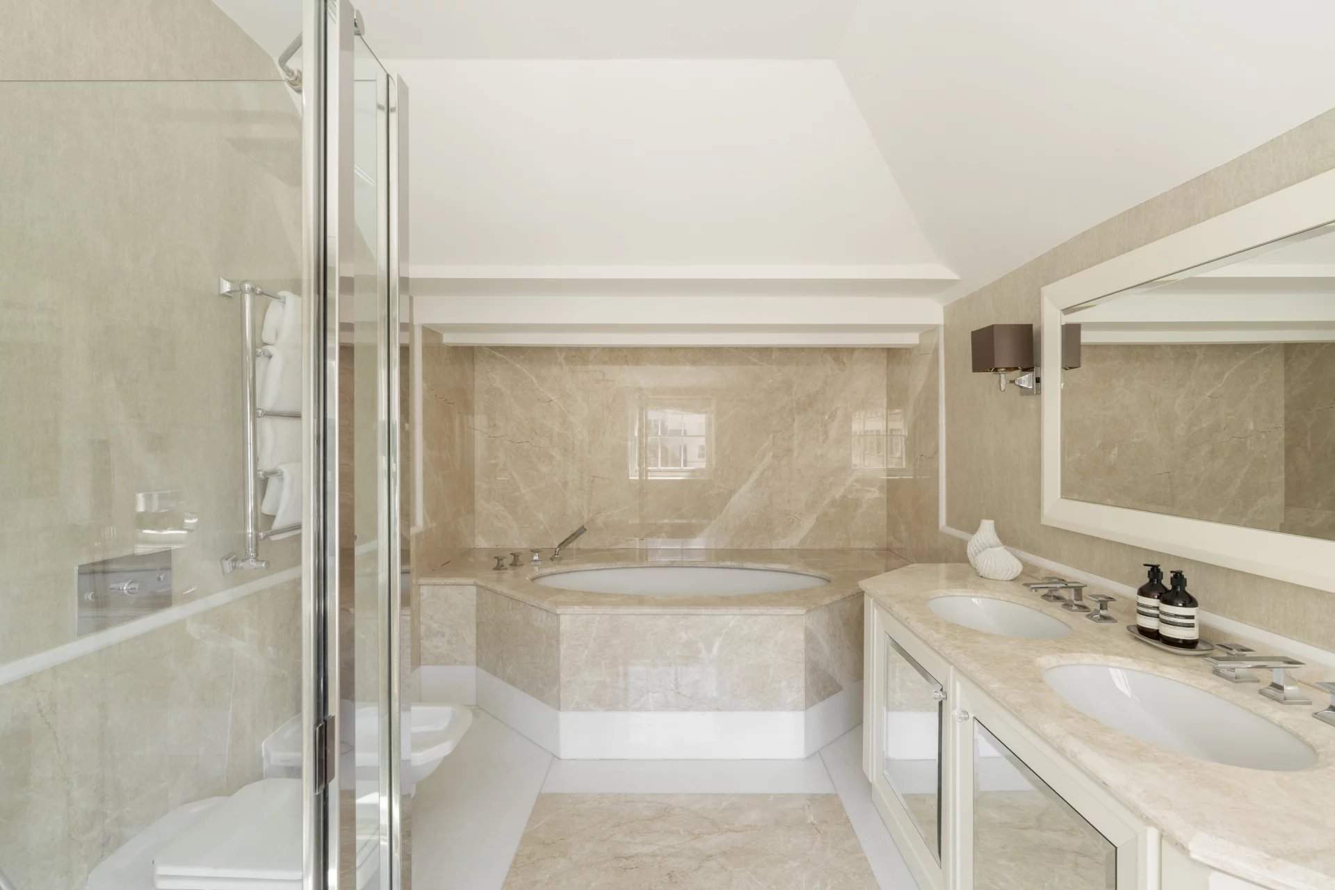 London  - Apartment 2 Bedrooms - picture 12