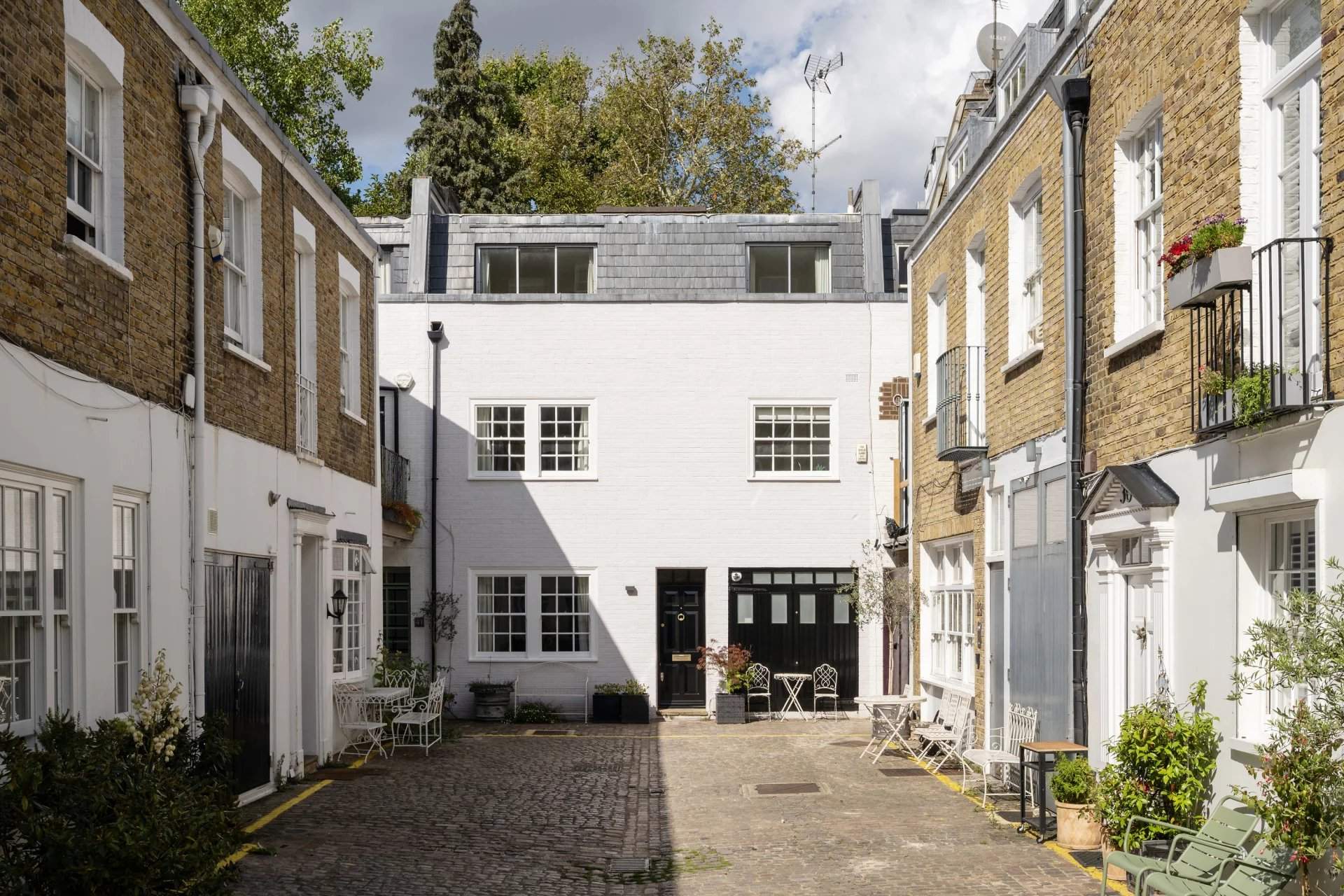 London  - House 3 Bedrooms - picture 1