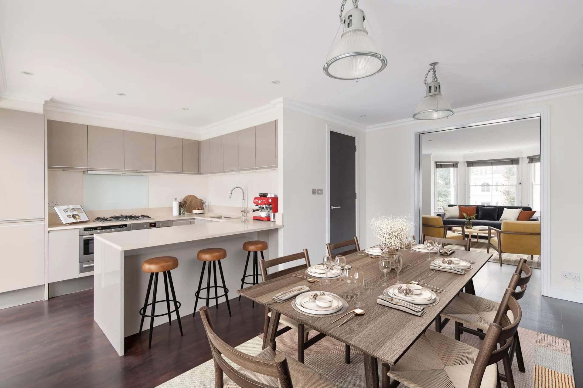 London  - Apartment 4 Bedrooms - picture 4