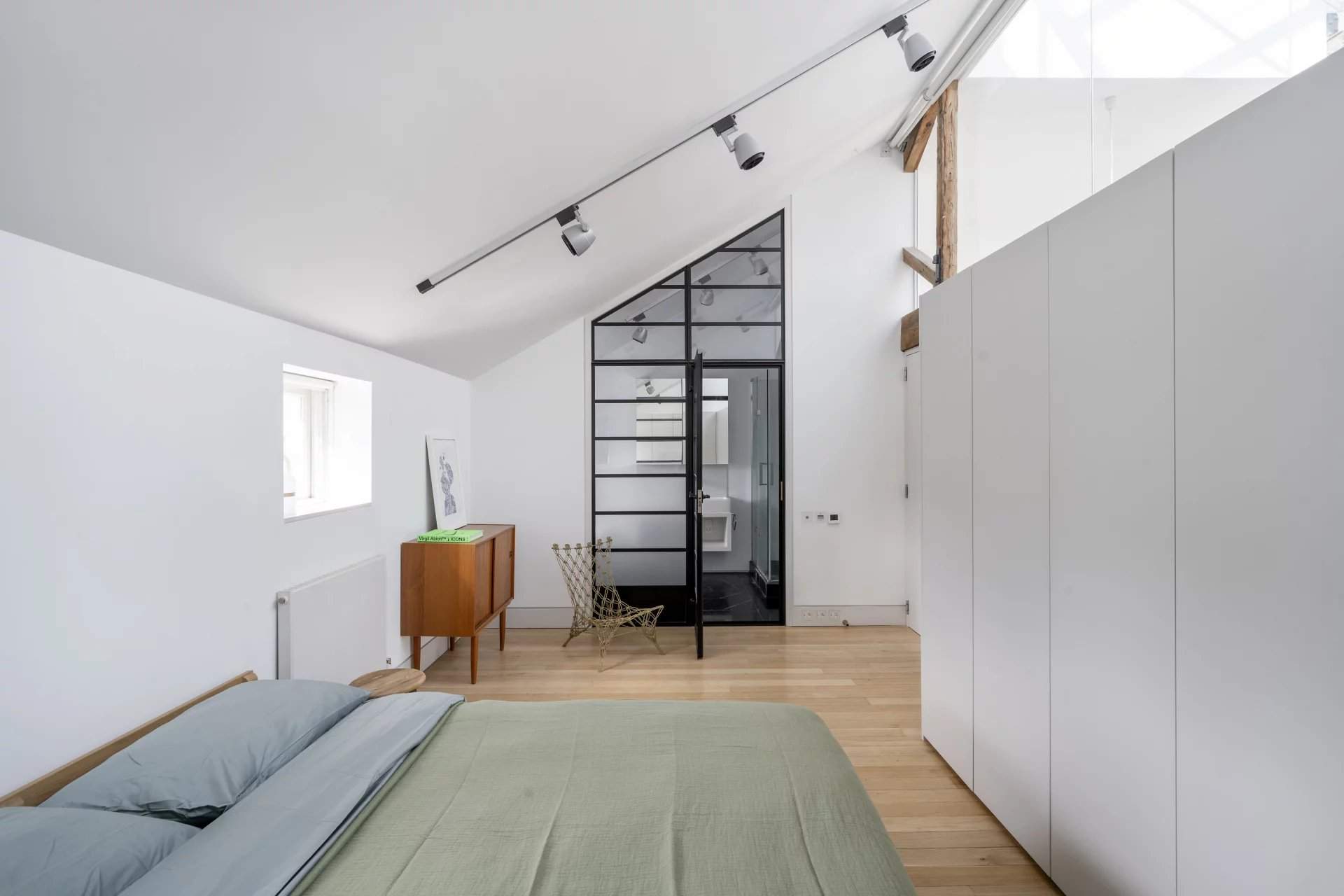 London  - House 3 Bedrooms - picture 11