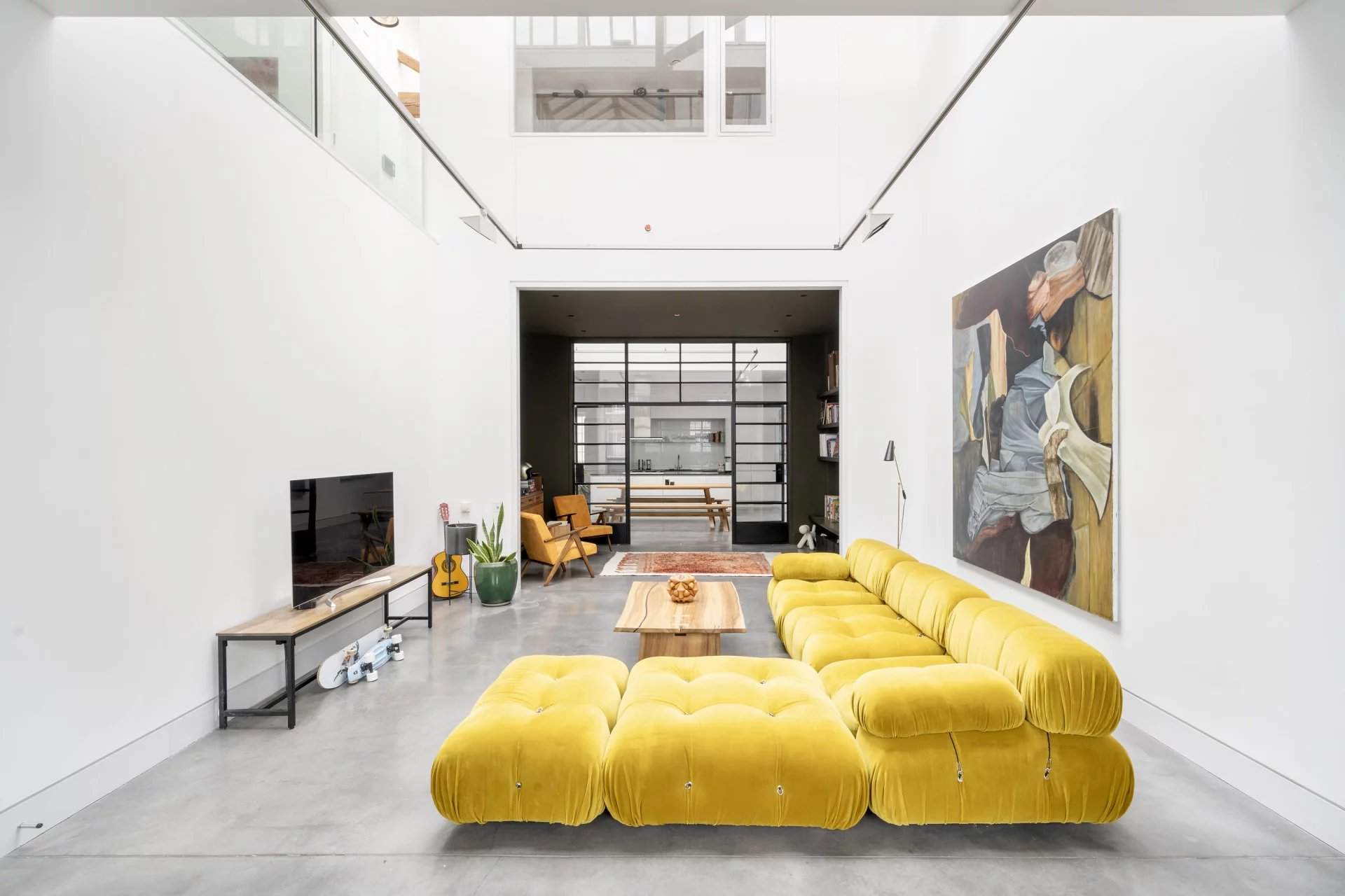 London  - House 3 Bedrooms - picture 1