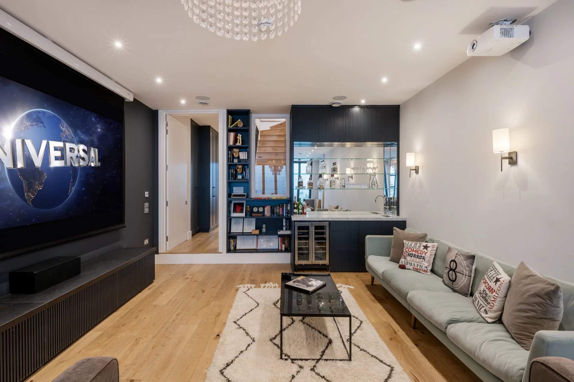 London  - House 5 Bedrooms - picture 10