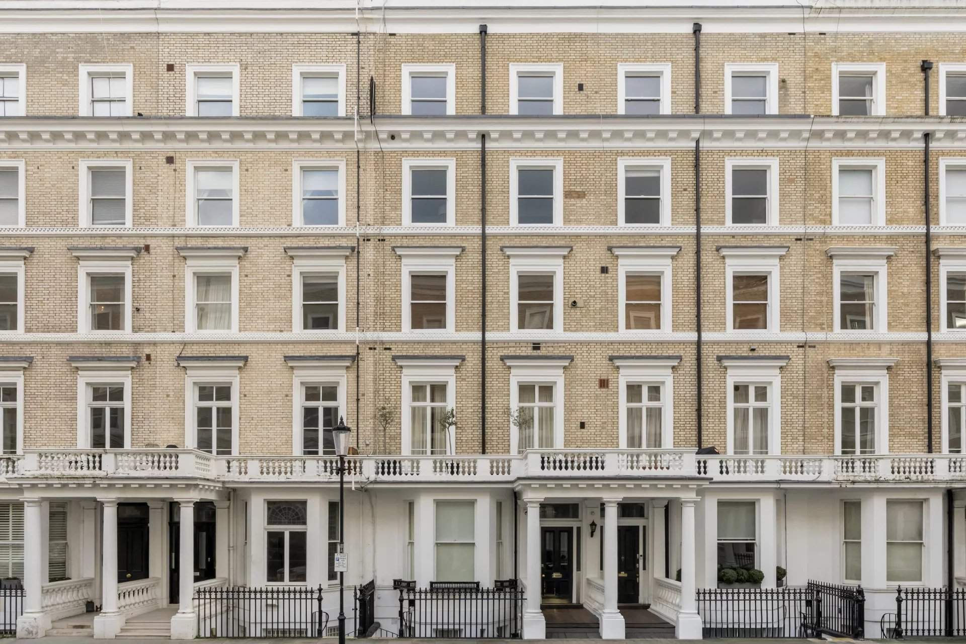 London  - Apartment 2 Bedrooms - picture 3