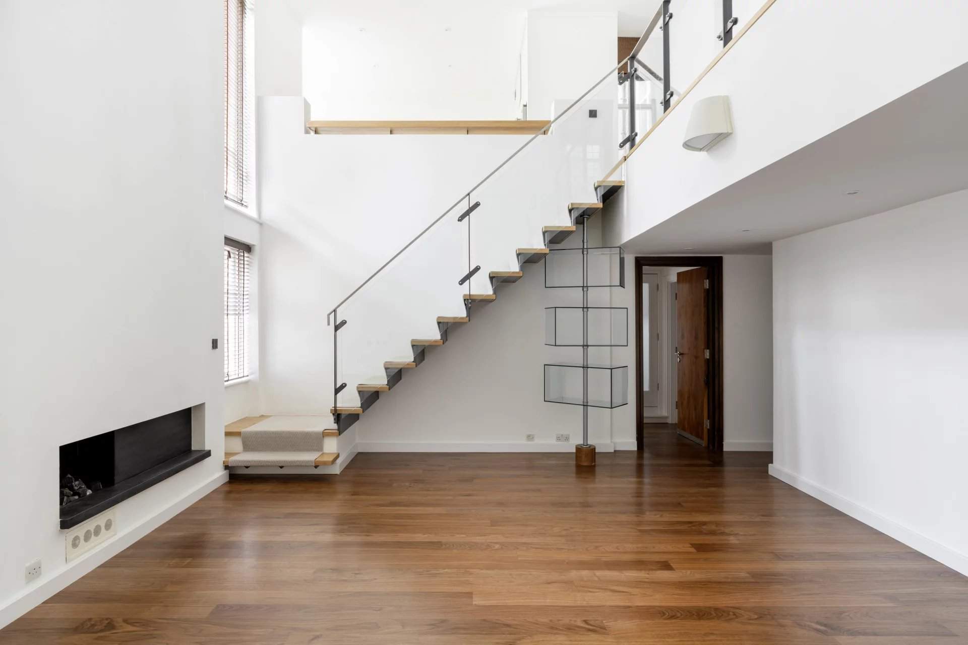 London  - Apartment 3 Bedrooms - picture 2