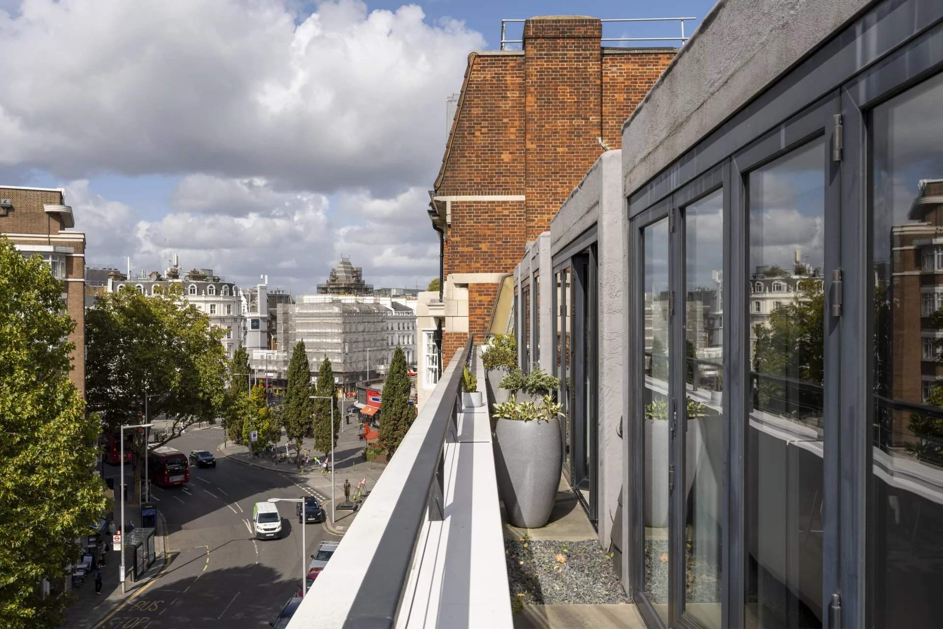 Onslow Square, Chelsea / South Kensington picture 3