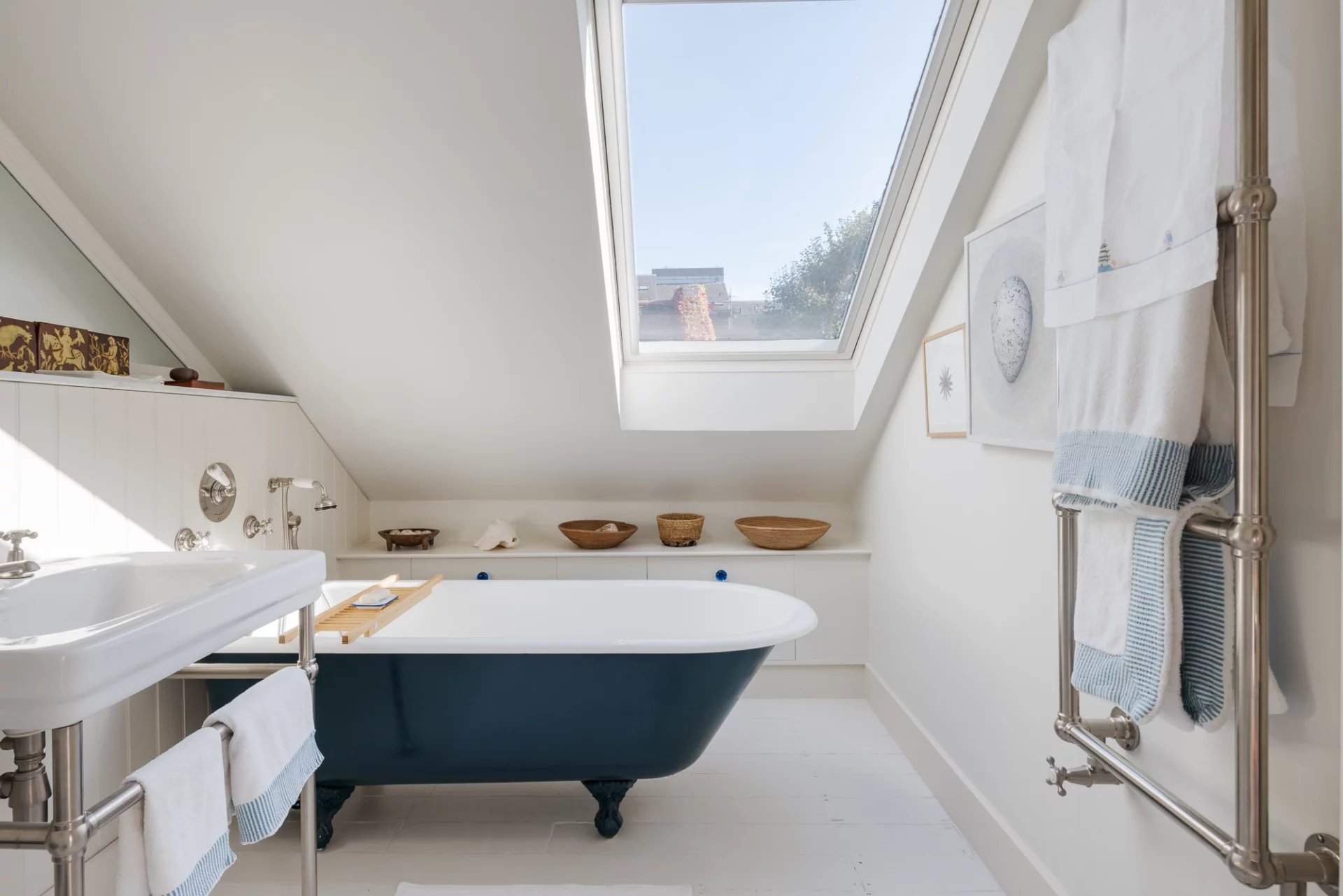 London  - House 3 Bedrooms - picture 9