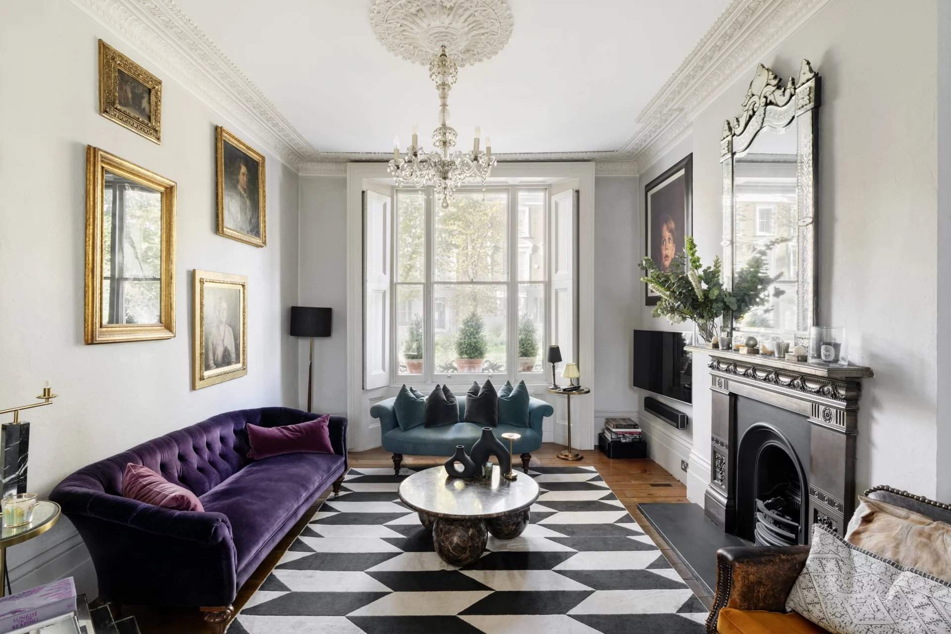 London  - Apartment 2 Bedrooms - picture 1