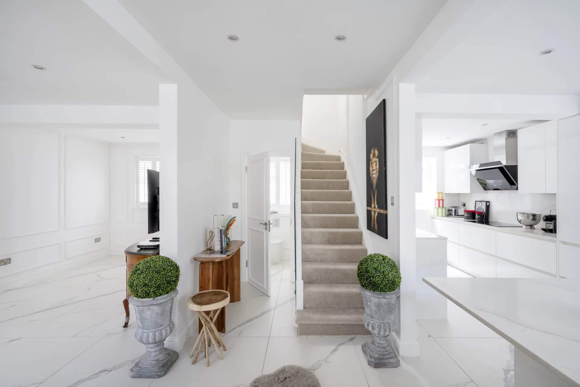 London  - House 4 Bedrooms - picture 2