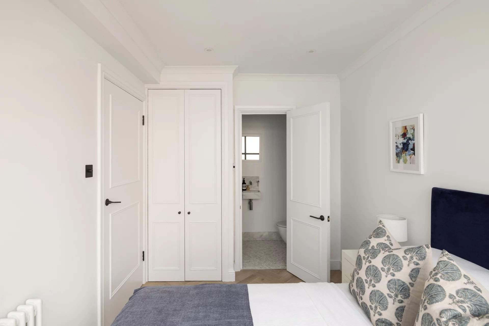 London  - House 3 Bedrooms - picture 10