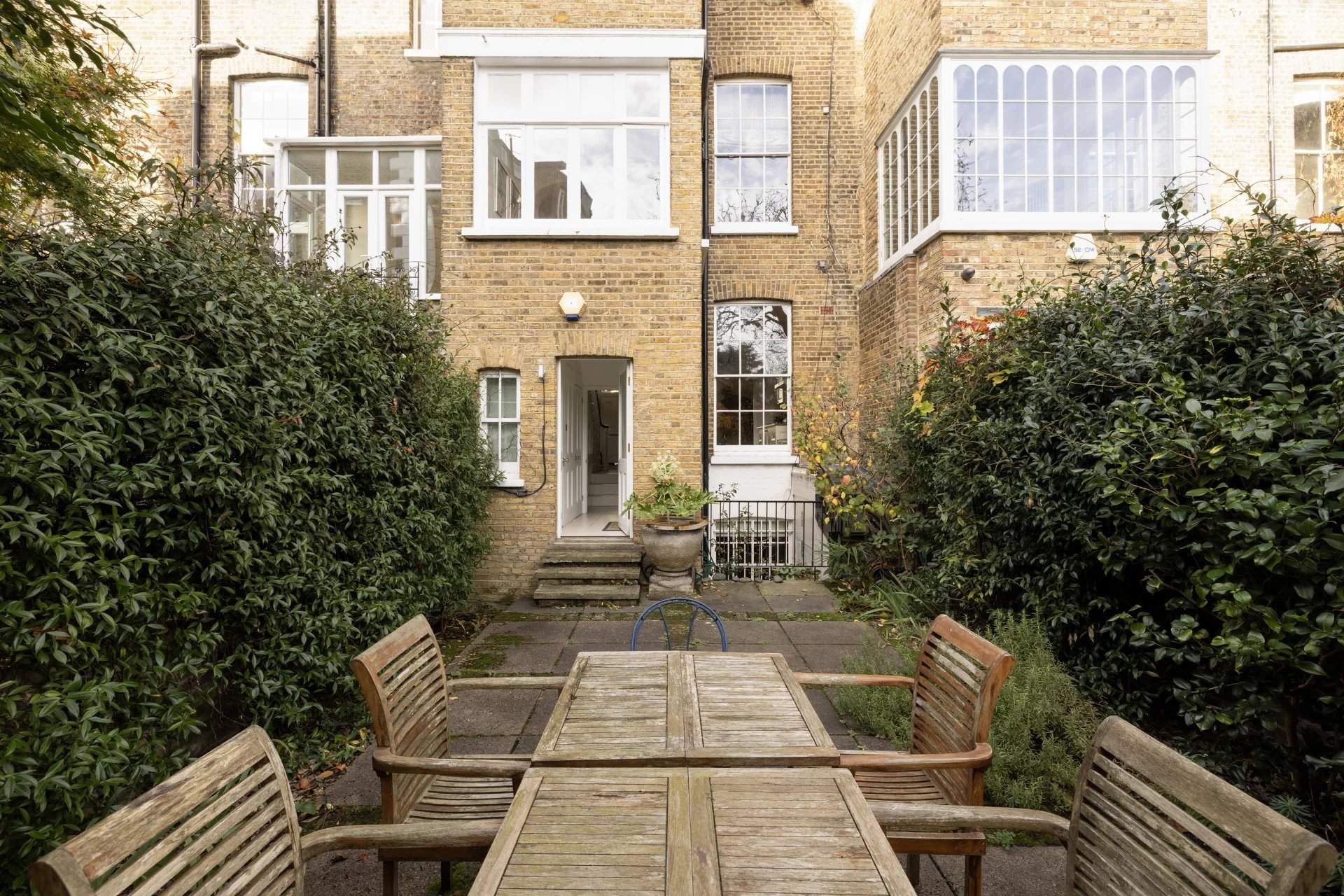 London  - House 5 Bedrooms - picture 9