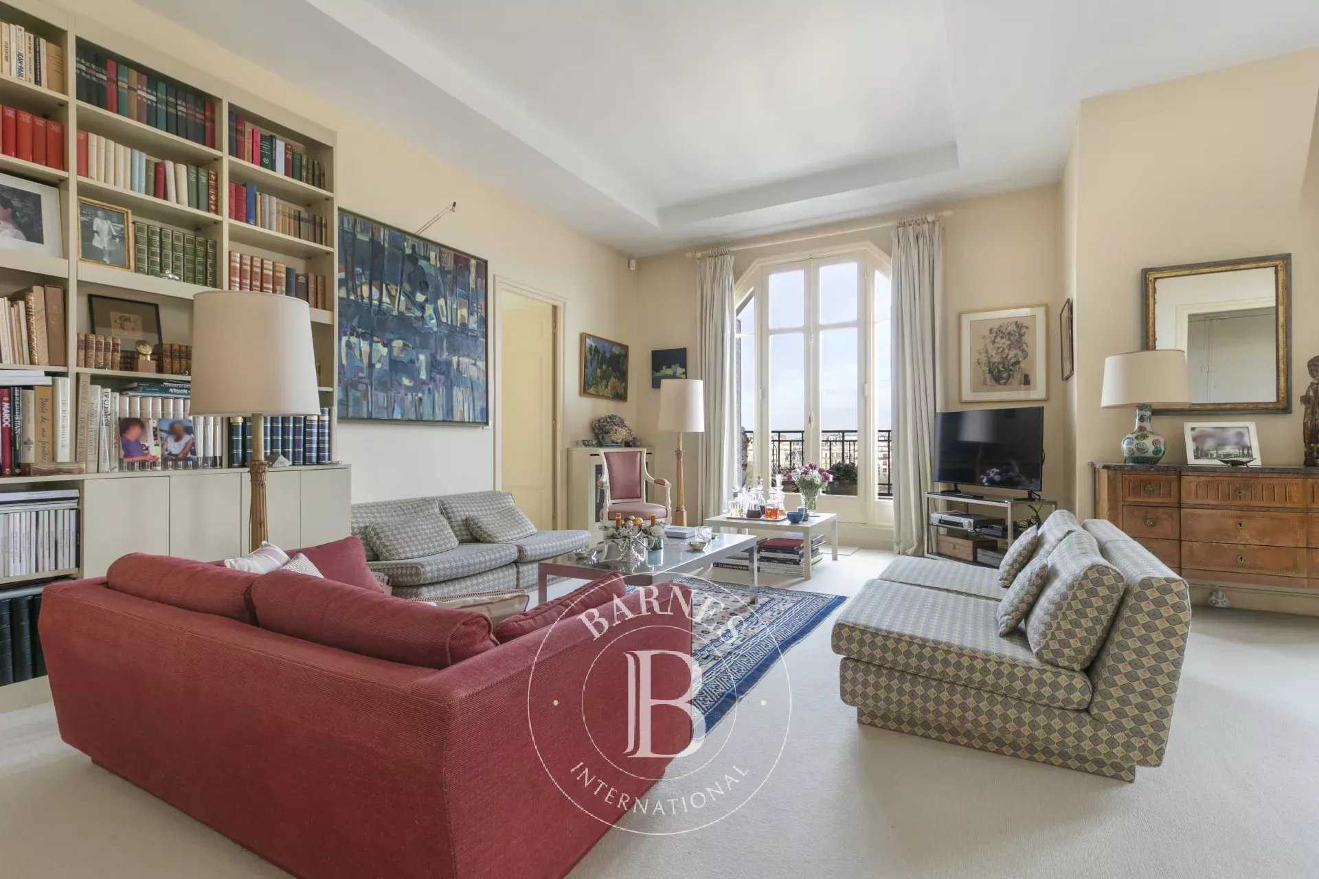 Paris  - Appartement 5 Pi&egrave;ces, 1 Chambre