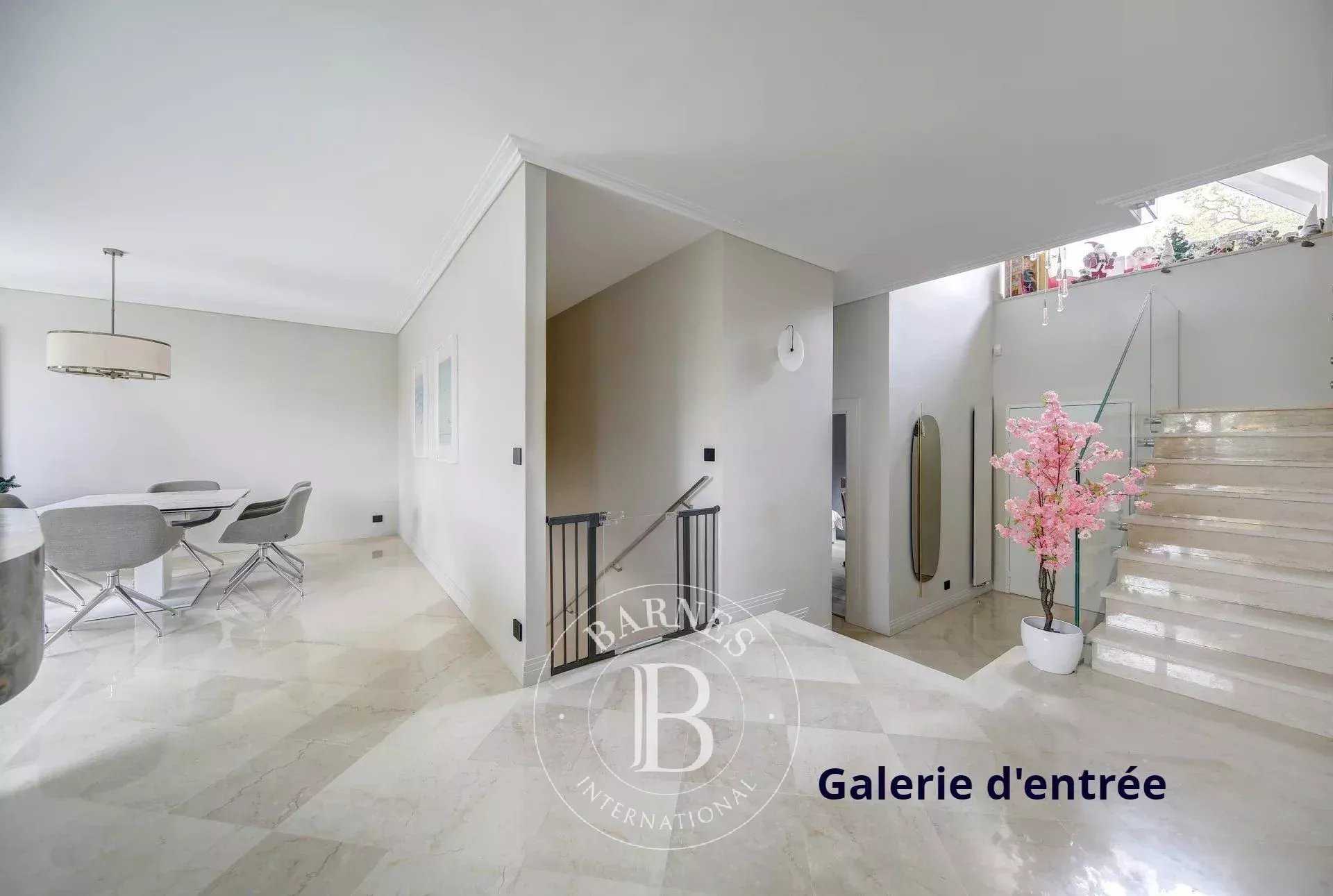 Le Chesnay  - Maison 10 Pièces 4 Chambres
