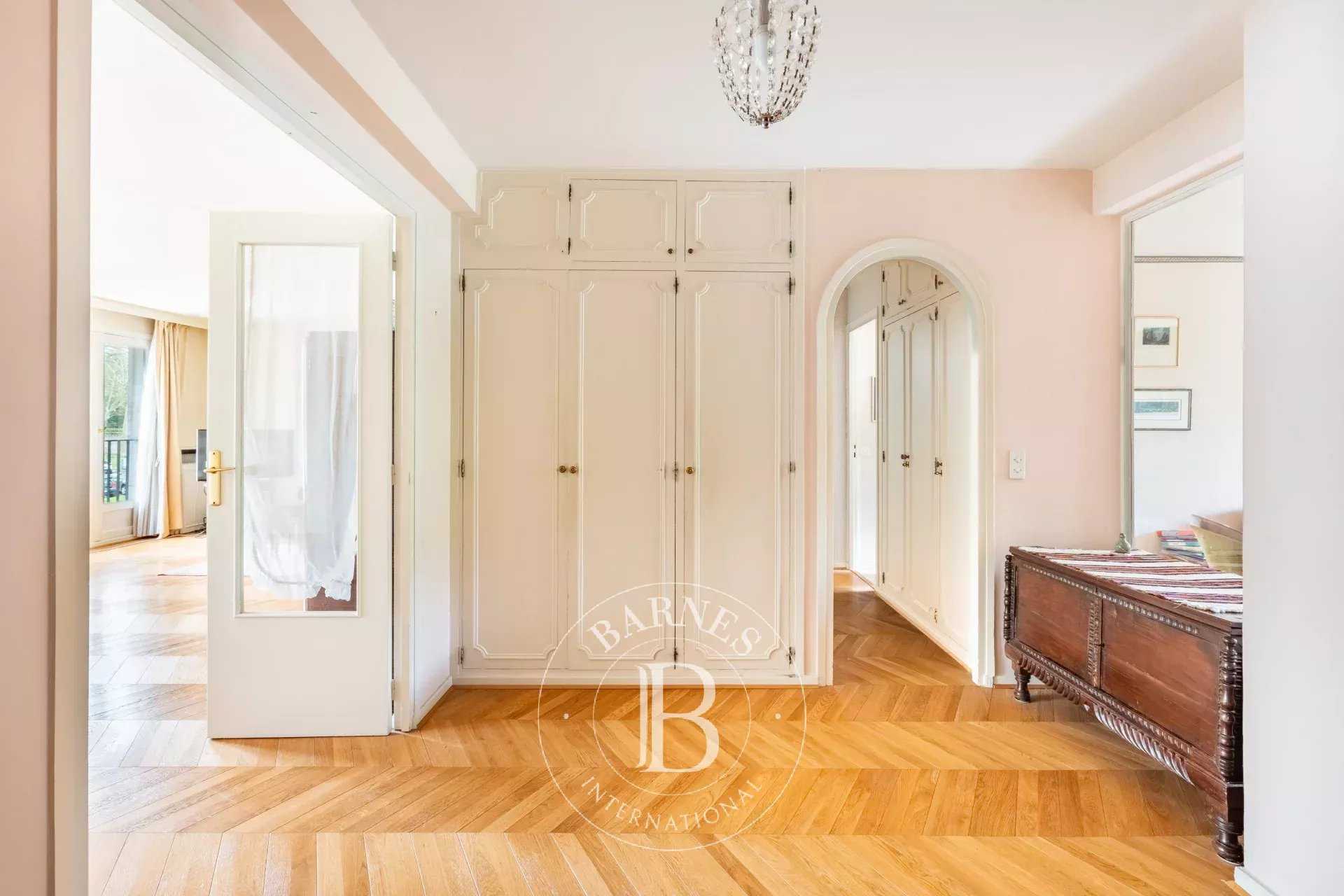 Versailles  - Appartement 5 Pi&egrave;ces 3 Chambres