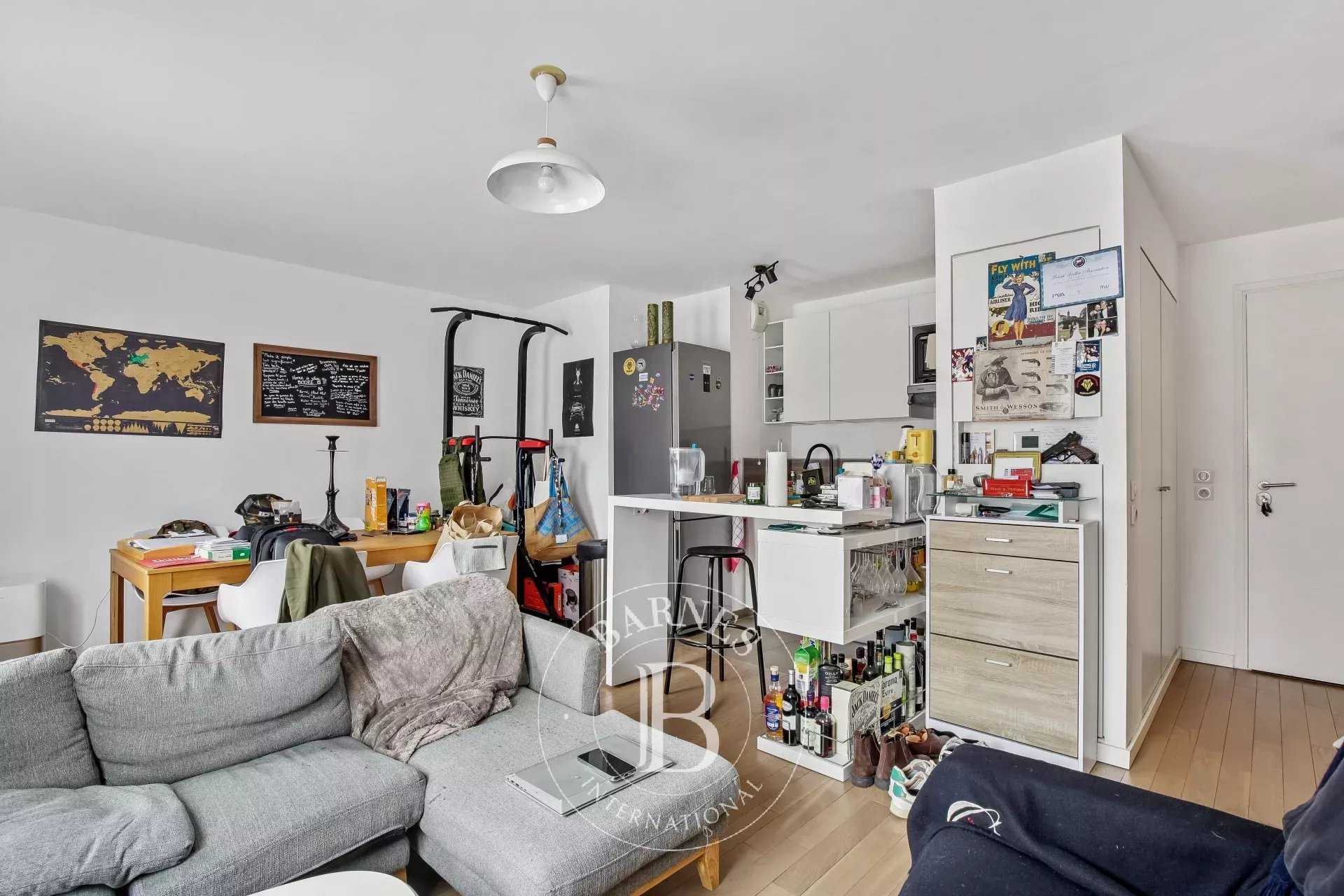 Versailles  - Piso 2 Cuartos, 1 Habitacion