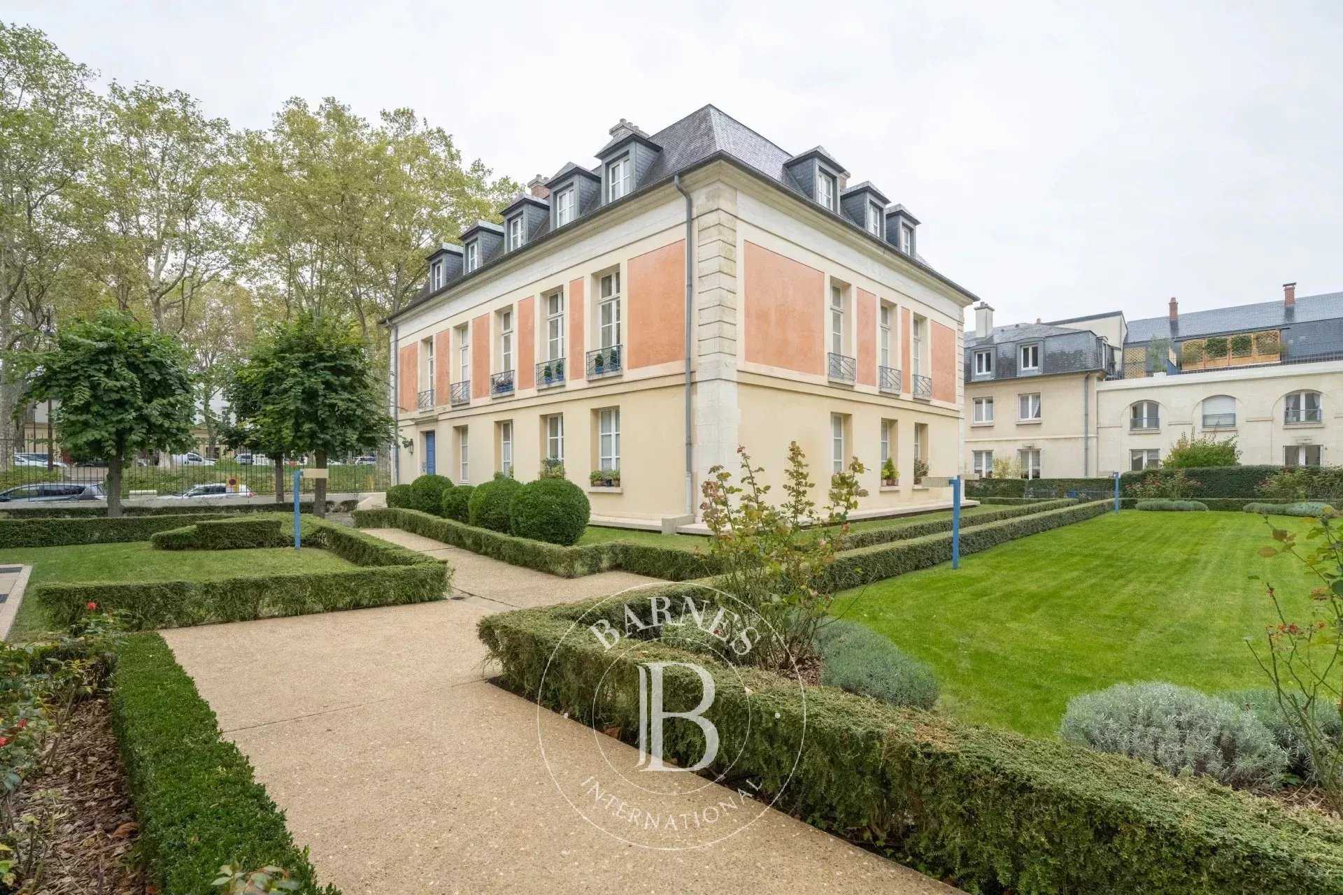 Versailles  - Appartement 5 Pièces 3 Chambres