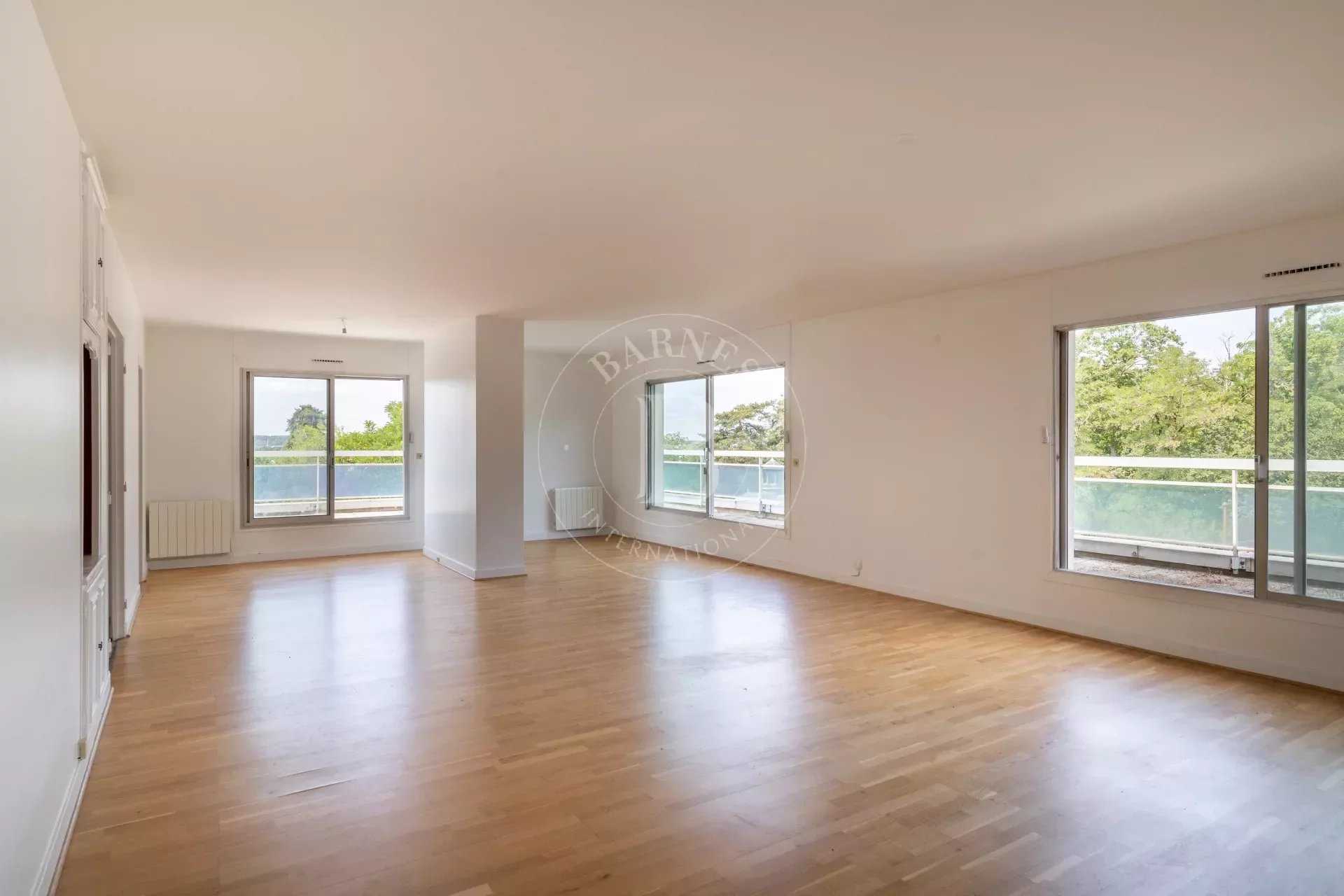 Versailles  - Appartement 5 Pièces 2 Chambres