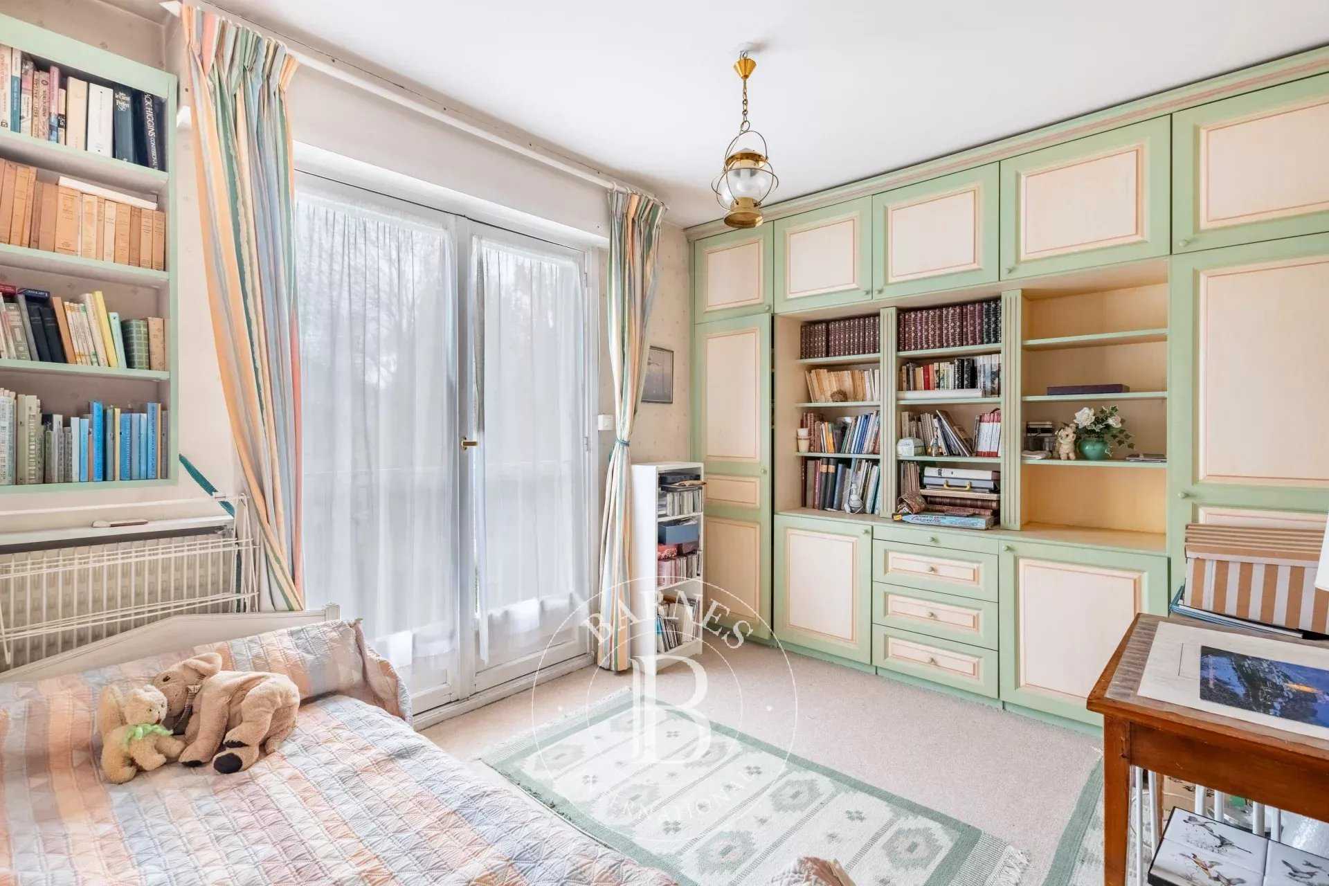 Versailles  - Appartement 5 Pi&egrave;ces 3 Chambres