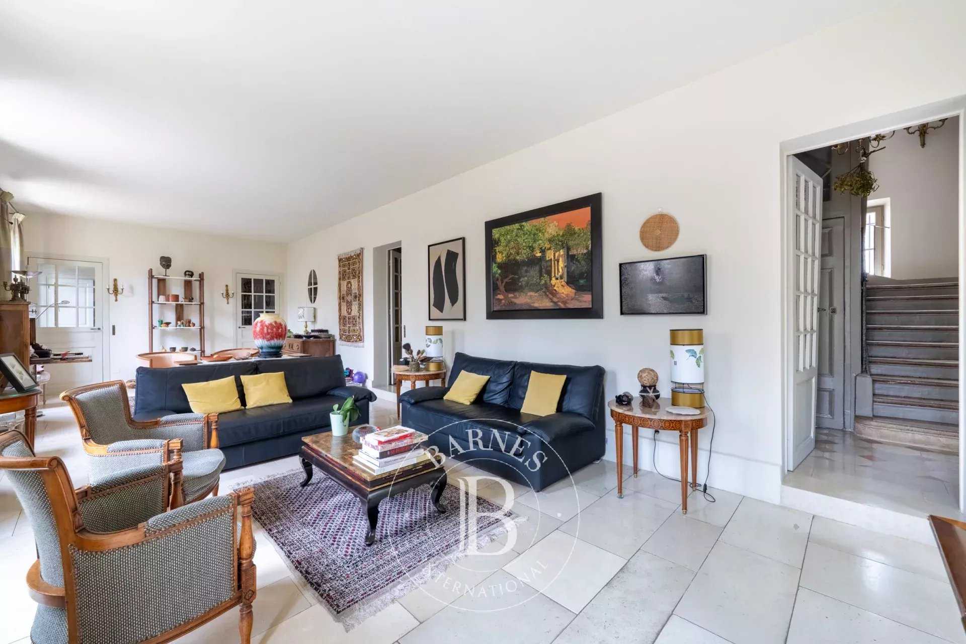 Versailles  - Maison 8 Pi&egrave;ces 4 Chambres