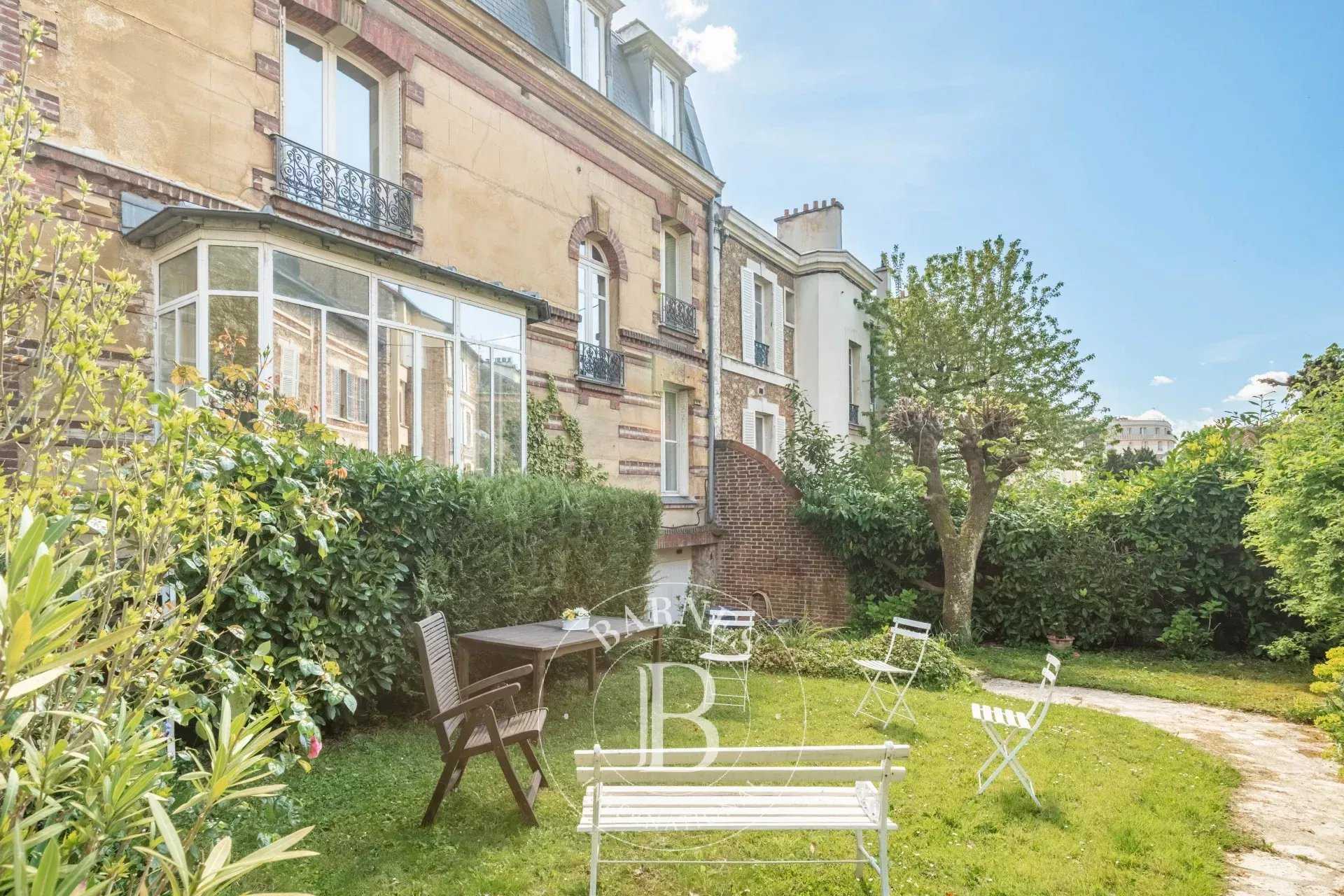 Versailles  - Maison 11 Pi&egrave;ces 8 Chambres