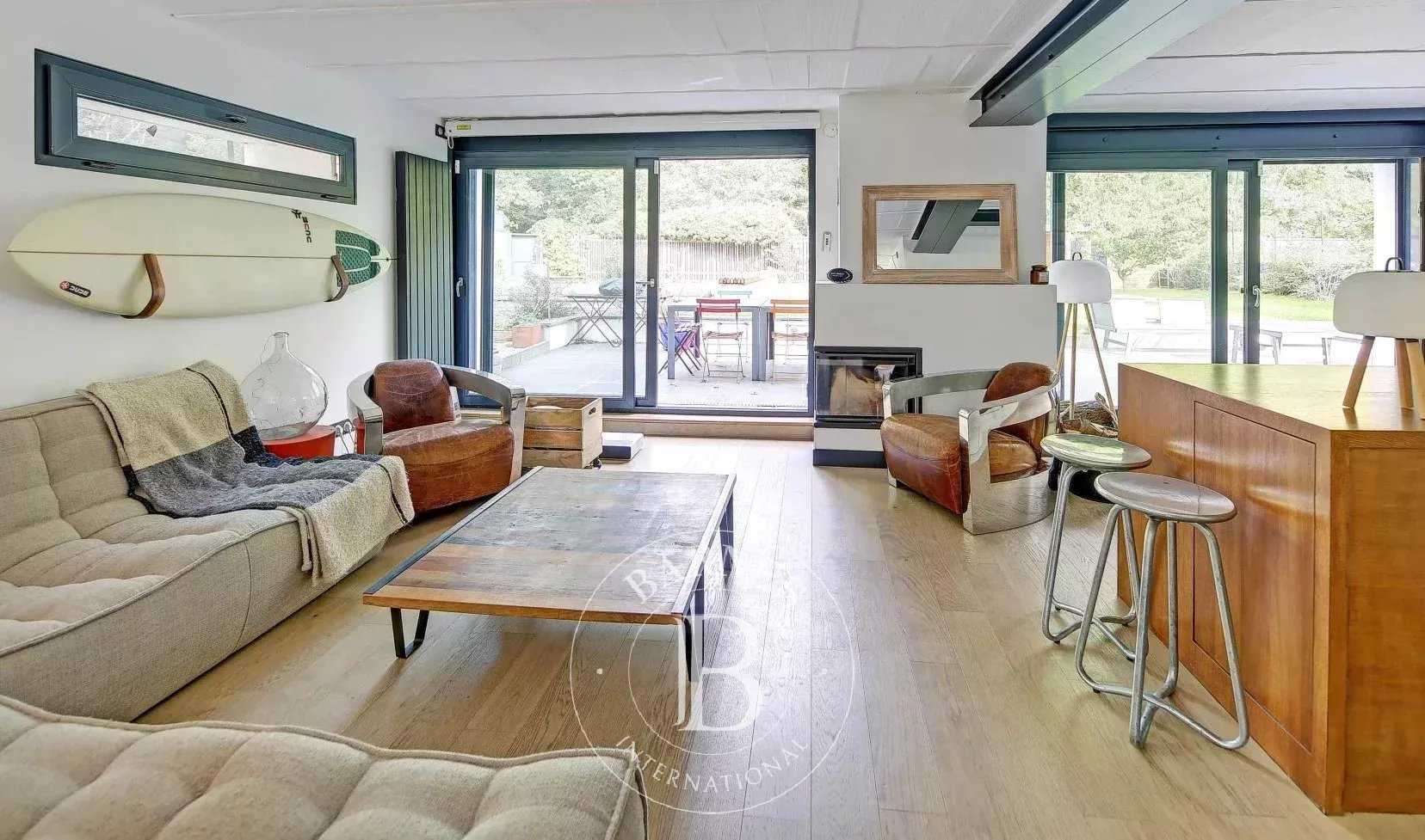 Vélizy-Villacoublay  - Maison 6 Pièces 4 Chambres