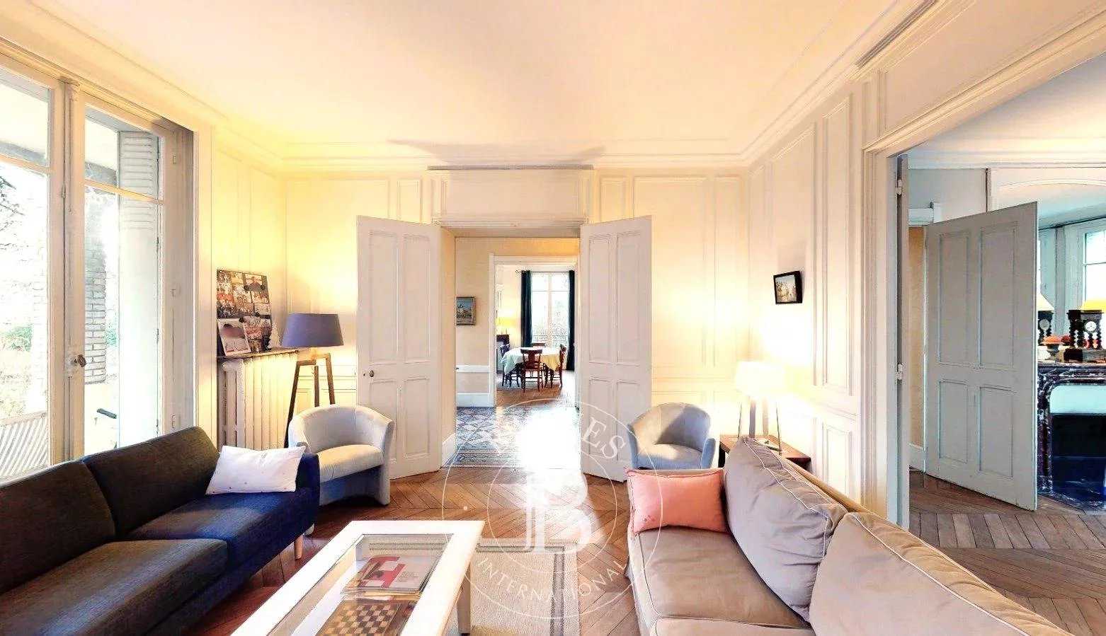 Versailles  - Appartement 8 Pièces 5 Chambres