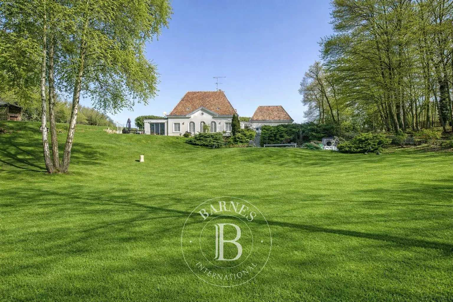 Feucherolles  - Maison 11 Pi&egrave;ces 3 Chambres