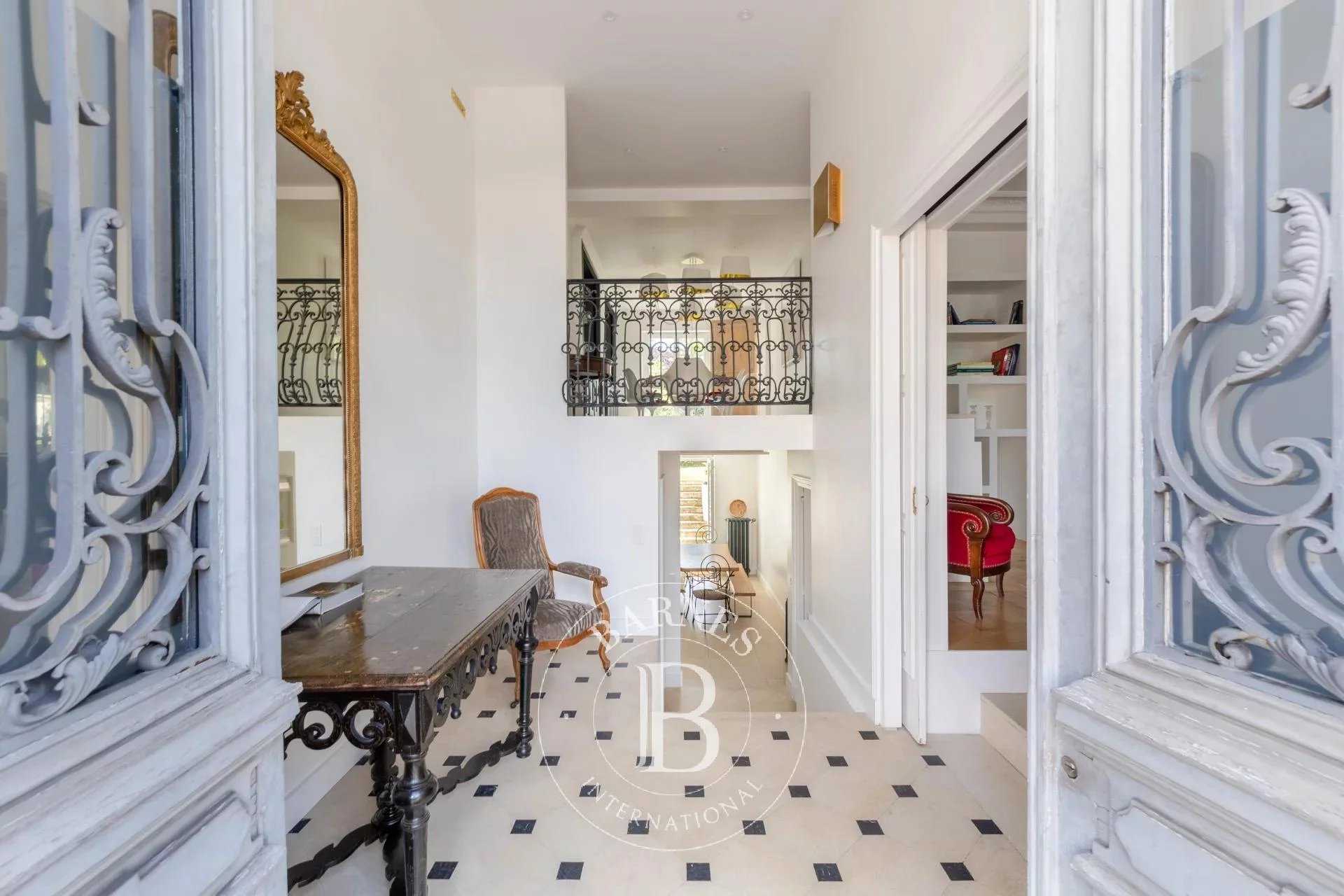 Versailles  - Hôtel particulier 7 Pièces 4 Chambres