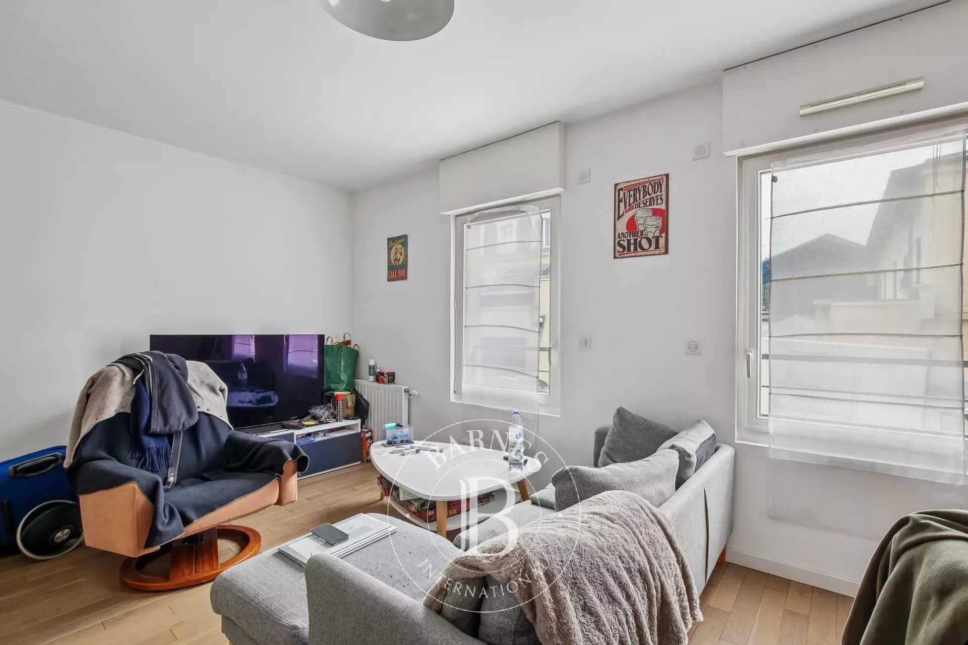 Versailles  - Piso 2 Cuartos, 1 Habitacion