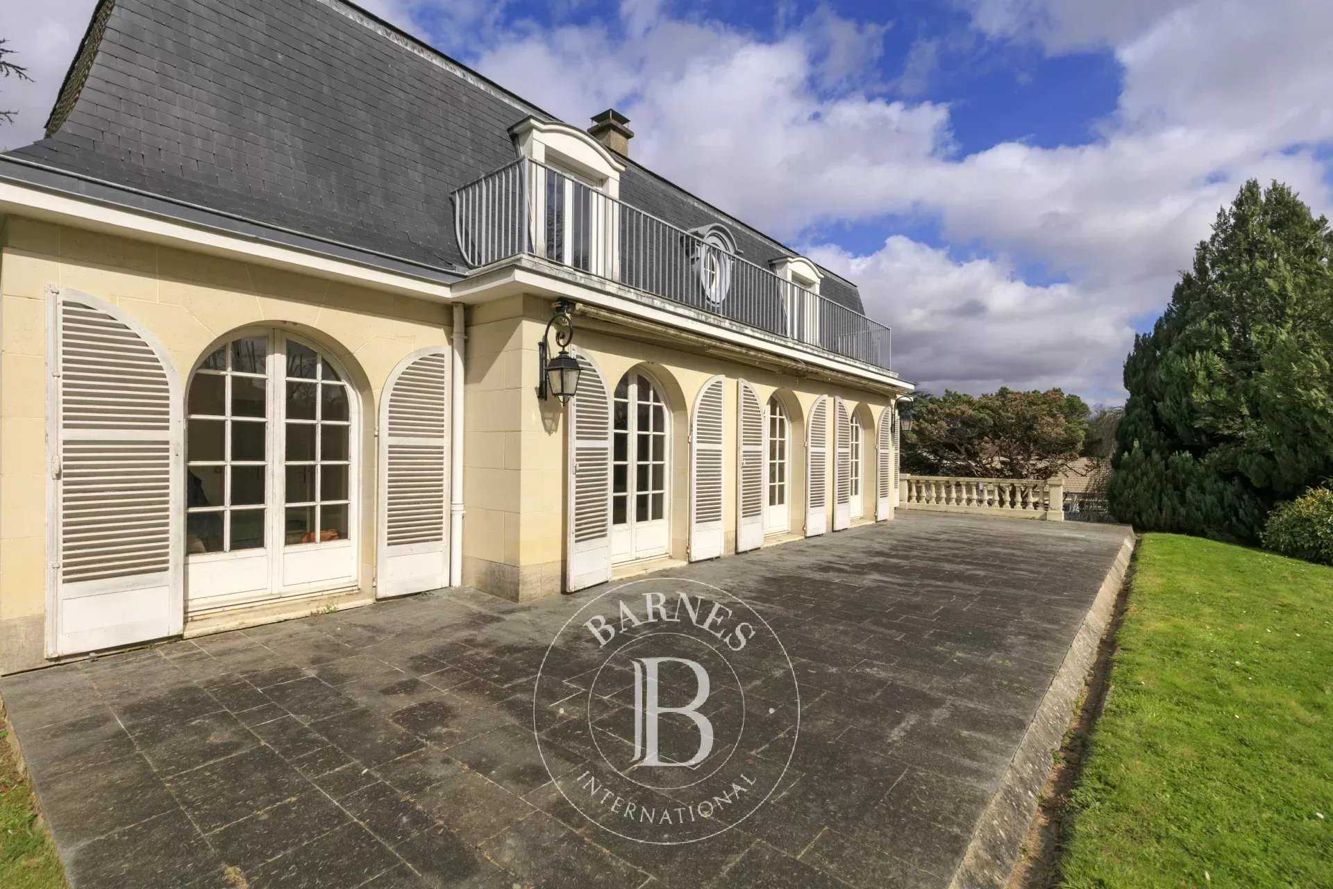 Buc  - Maison 6 Pi&egrave;ces 4 Chambres