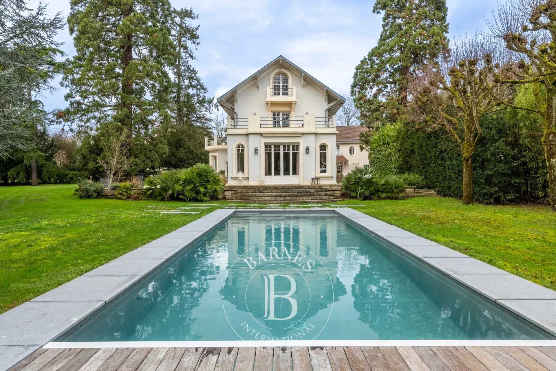 Jouy-en-Josas  - House 8 Bedrooms