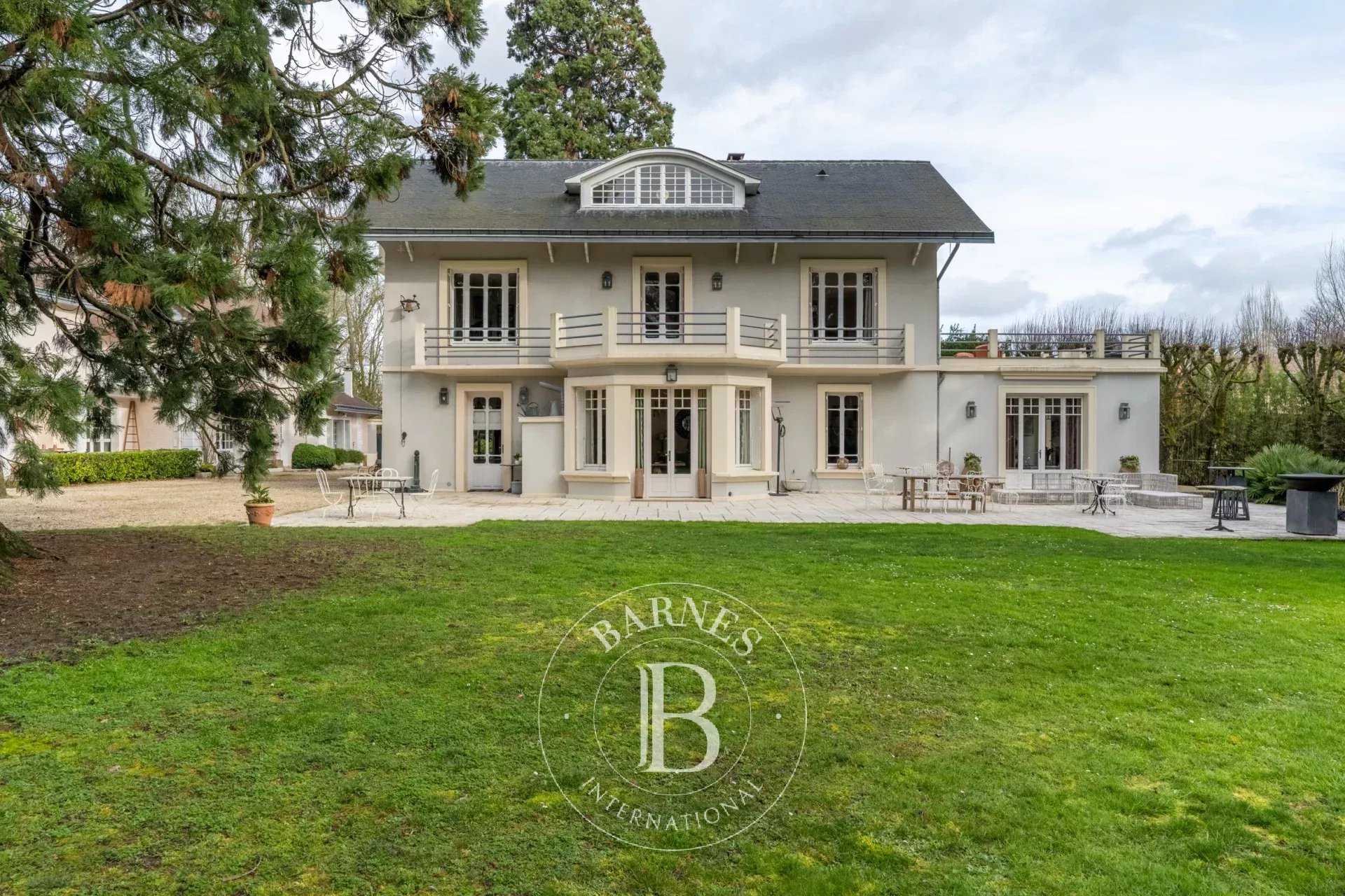 Jouy-en-Josas  - House 8 Bedrooms