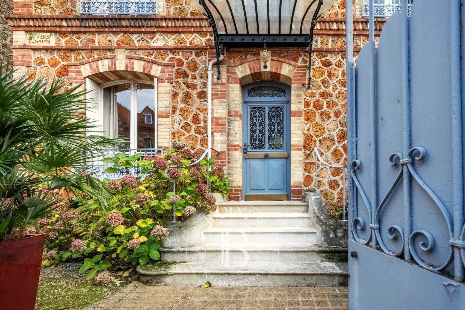 Versailles  - Maison 7 Pi&egrave;ces 5 Chambres