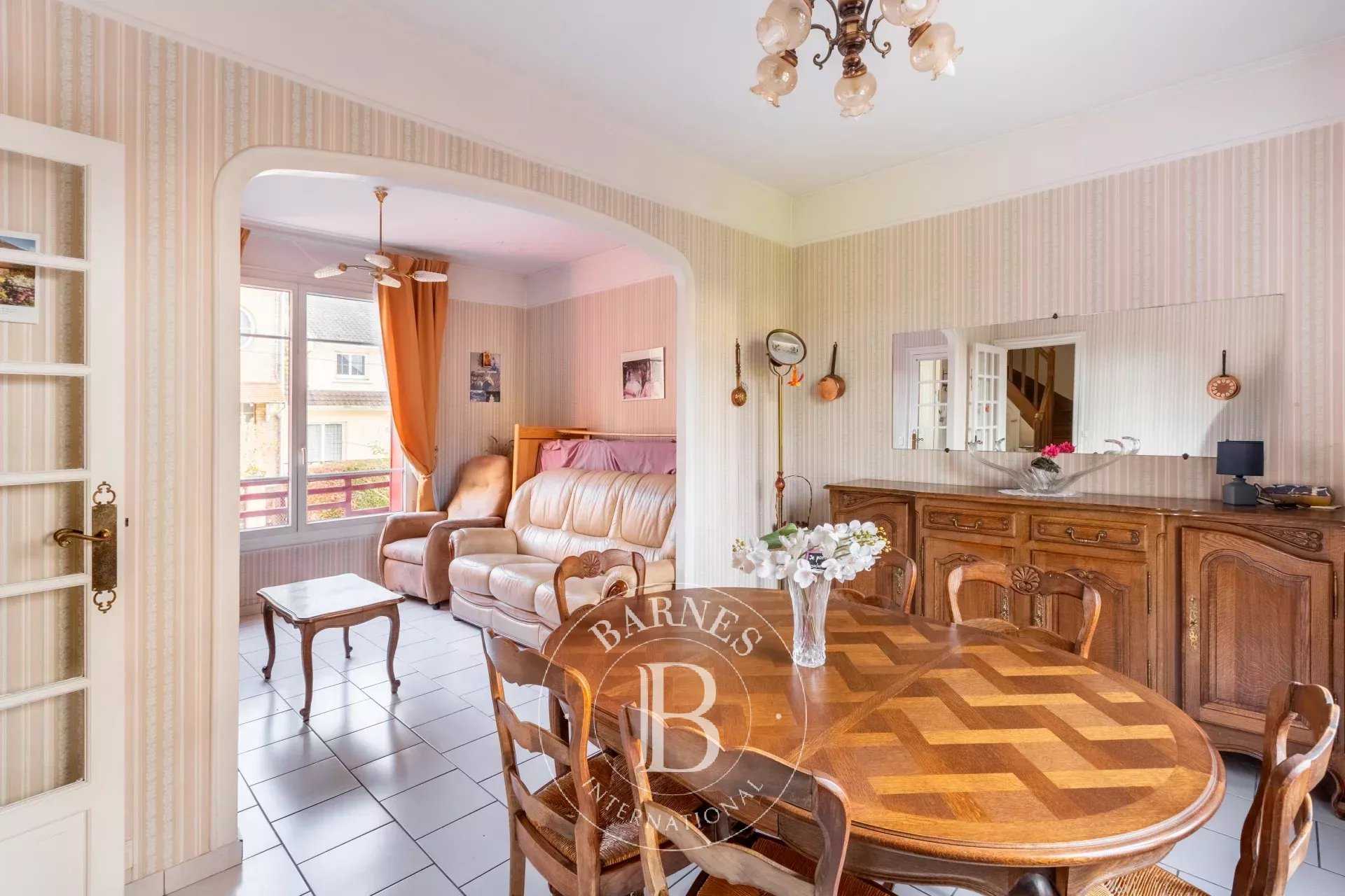 Le Chesnay  - Maison 4 Pièces 3 Chambres