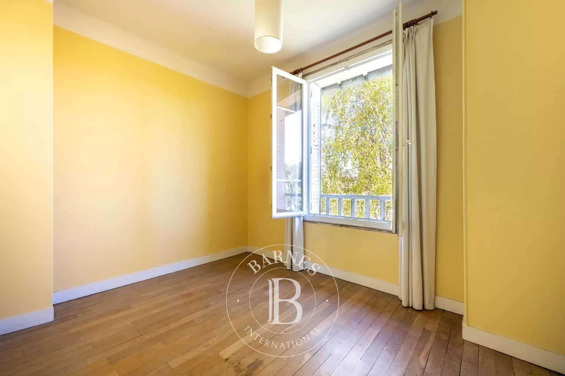 Le Chesnay  - Maison 8 Pièces 5 Chambres