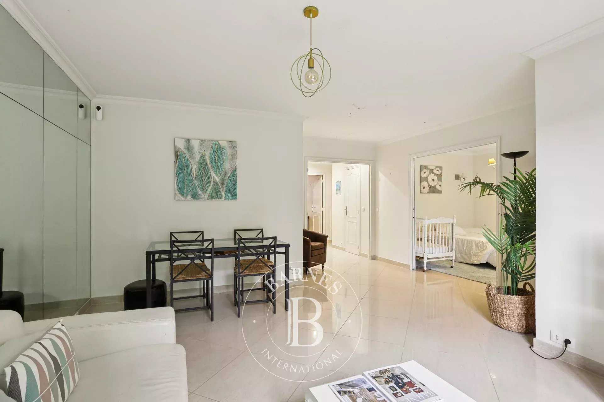 Versailles  - Appartement 3 Pi&egrave;ces 2 Chambres