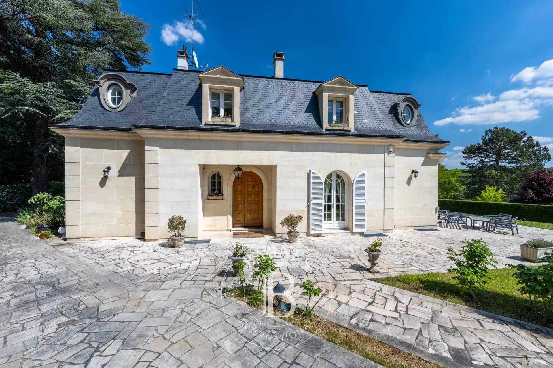 La Celle-Saint-Cloud  - Maison 9 Pièces 5 Chambres