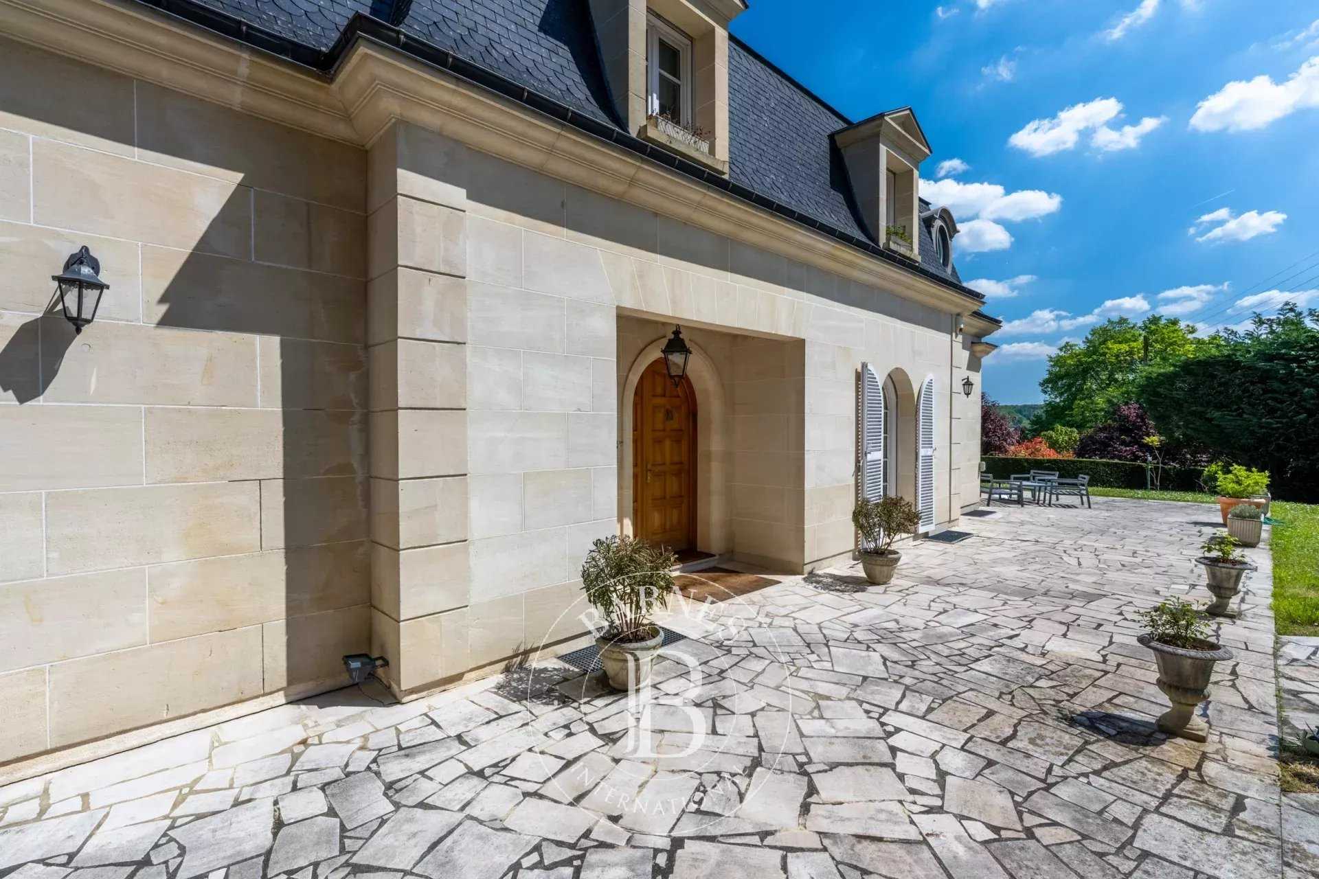 La Celle-Saint-Cloud  - Maison 9 Pièces 5 Chambres