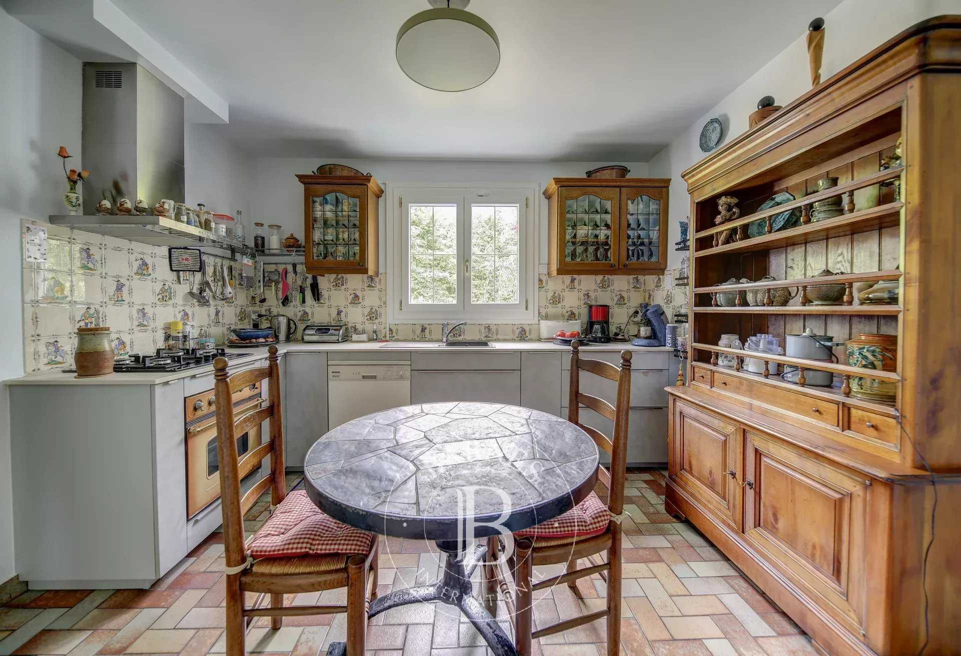 Noisy-le-Roi  - House 6 Bedrooms