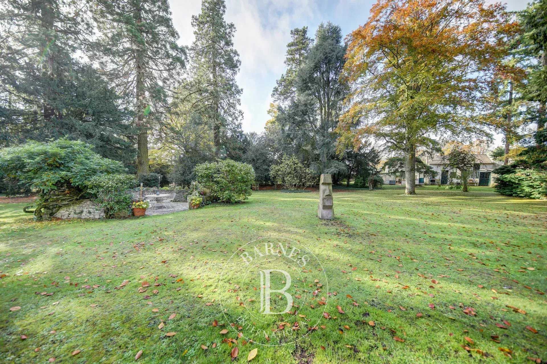 Versailles  - Maison 15 Pi&egrave;ces 8 Chambres