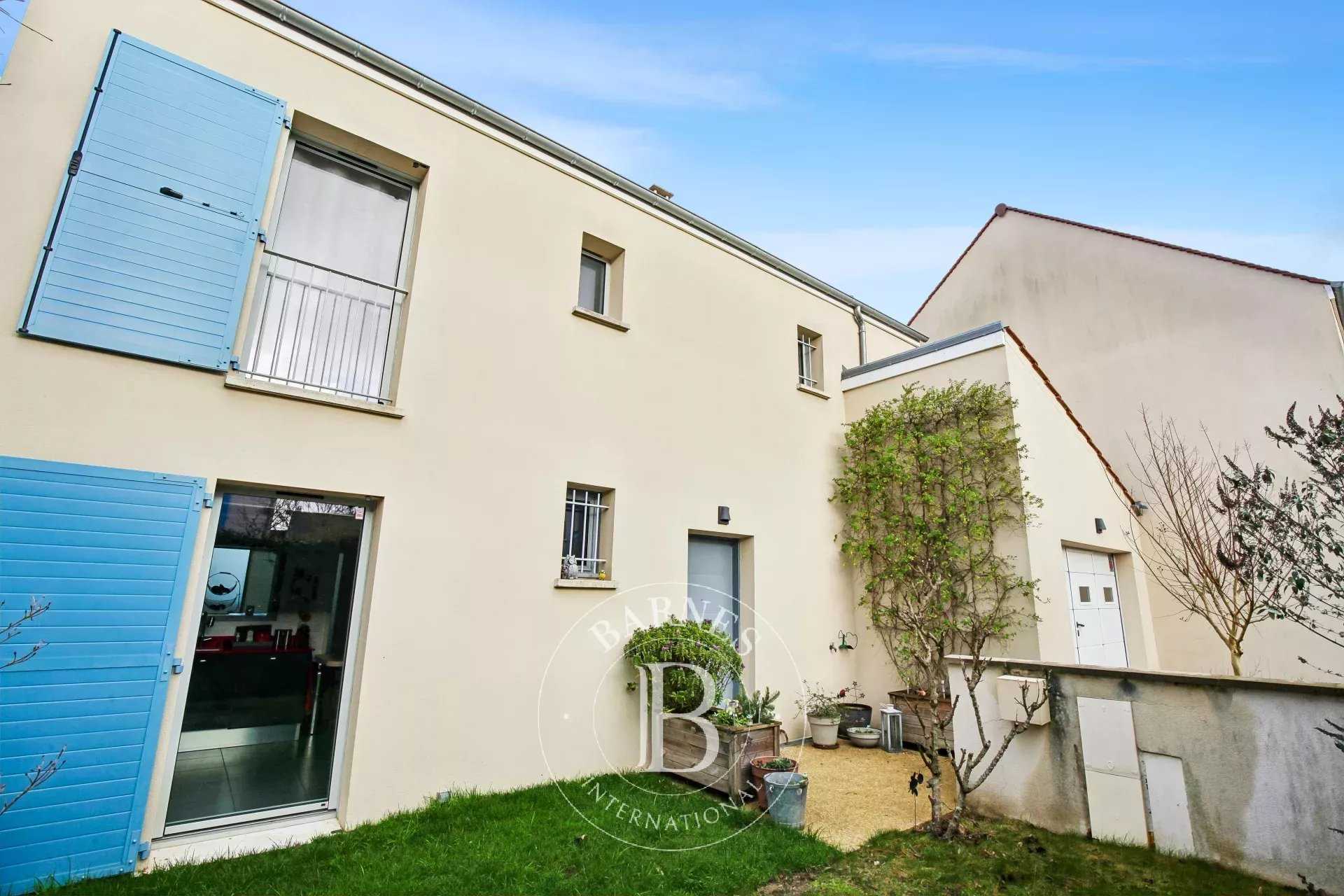 Buc  - Maison 5 Pi&egrave;ces 3 Chambres