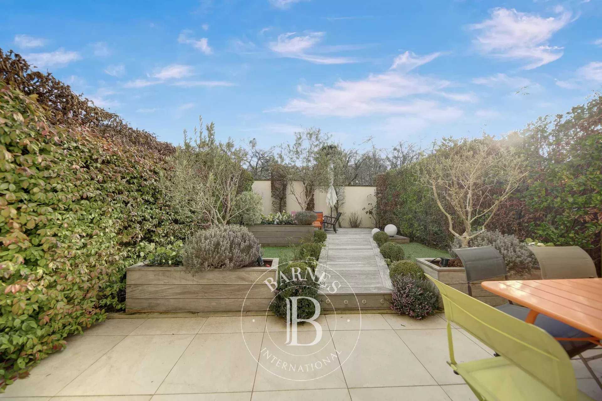 Versailles  - Maison 6 Pi&egrave;ces 5 Chambres